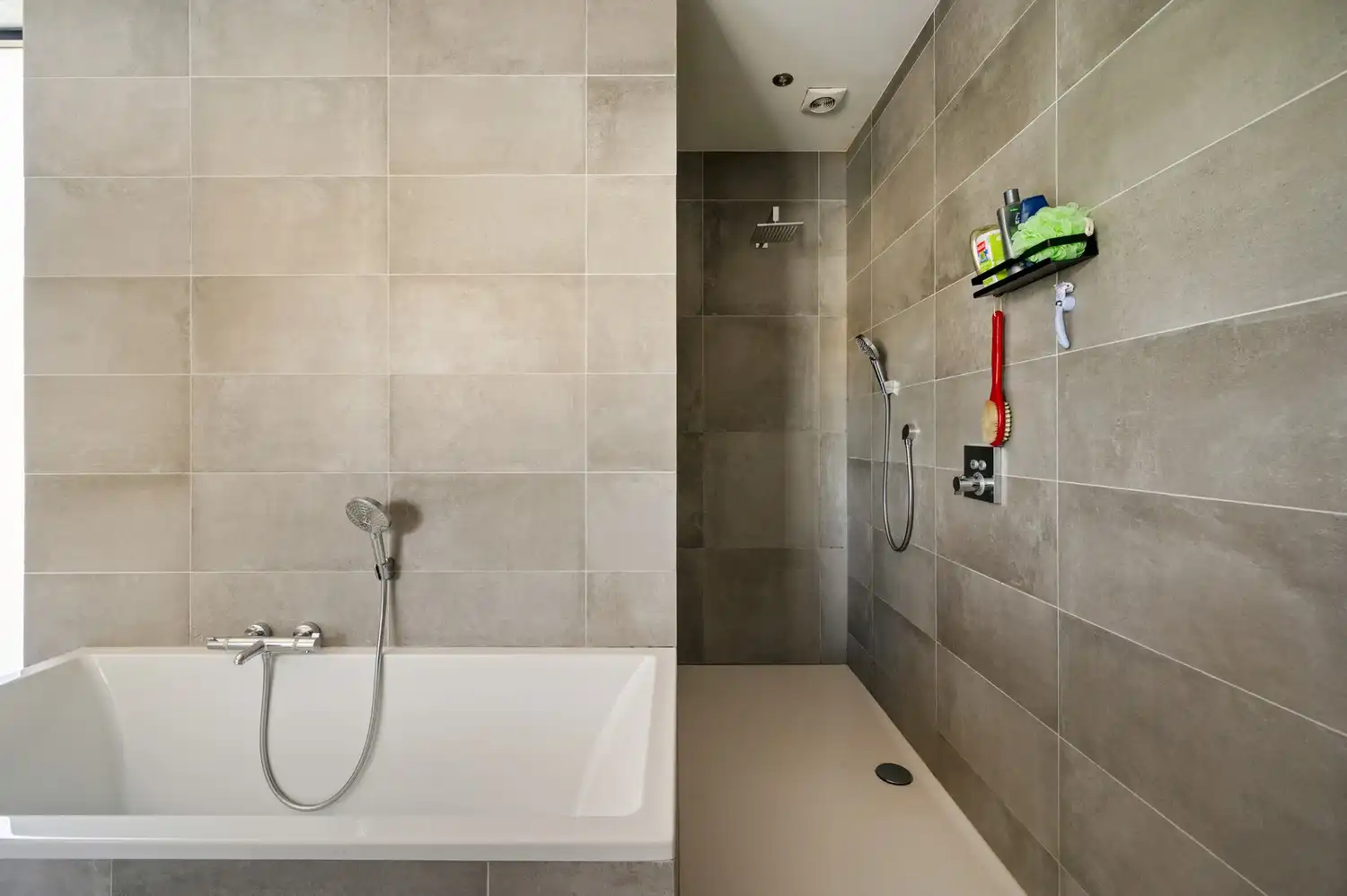 Instapklare, gerenoveerde woning met garage op toplocatie in Broechem! foto 17