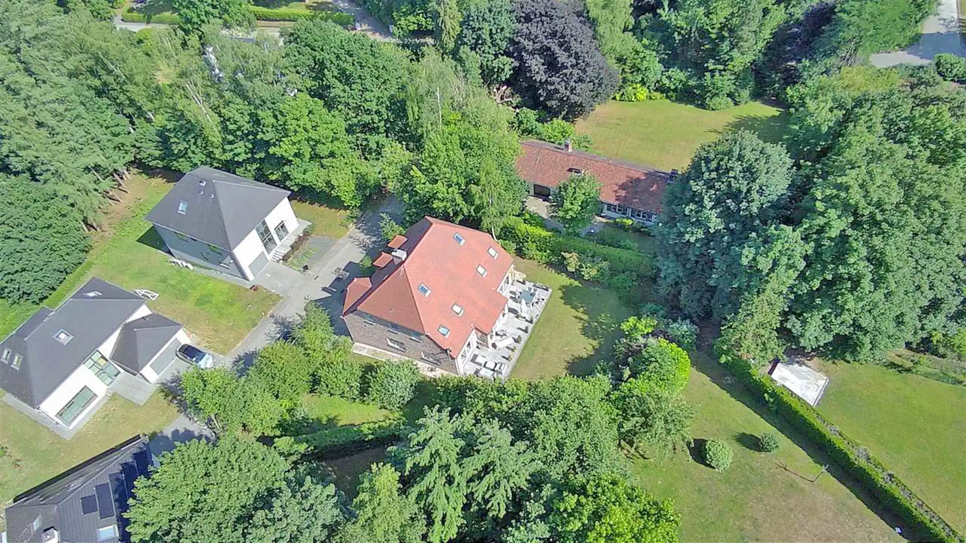 Exclusieve luxevilla op 14,47are in woonpark foto 3
