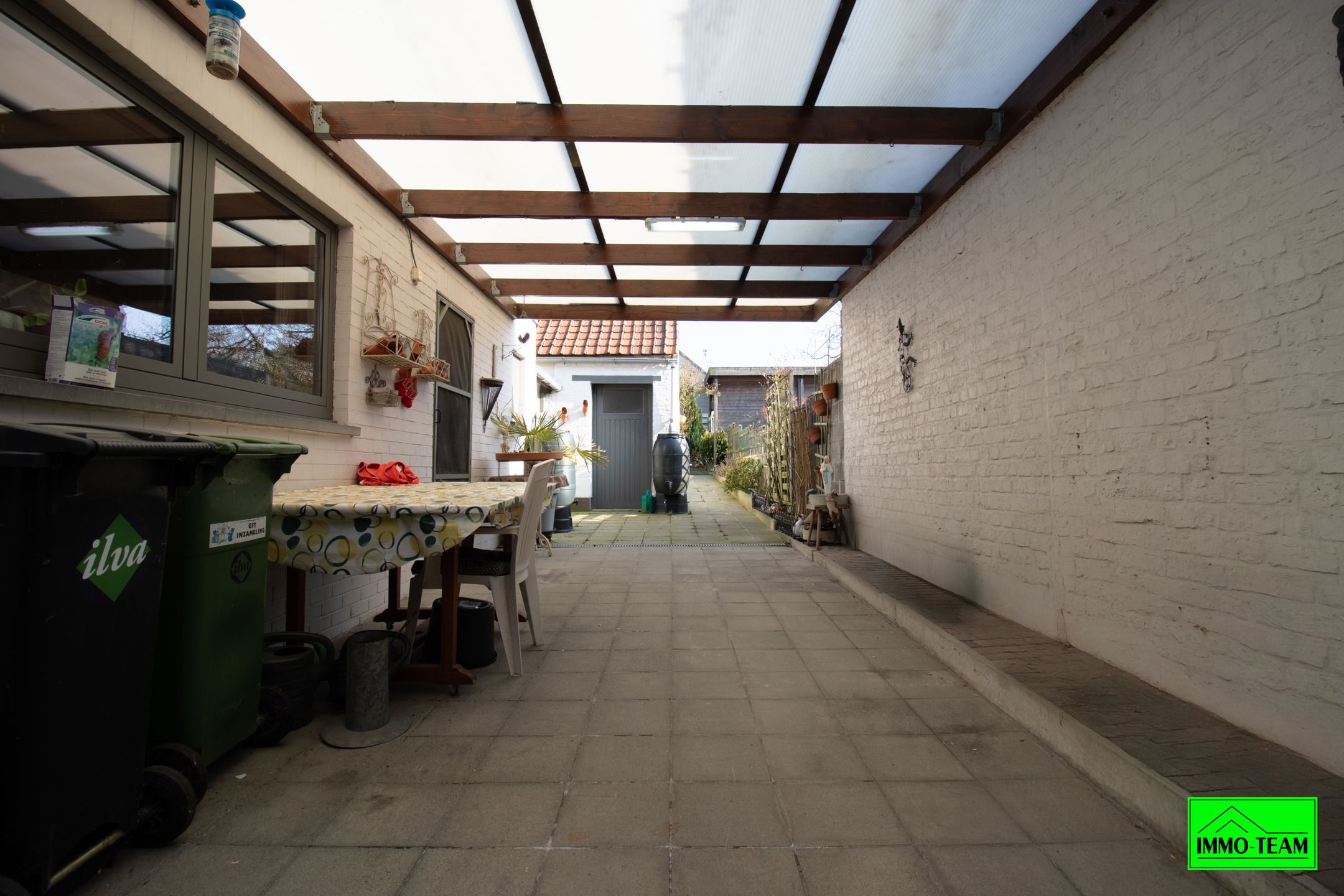 Goed onderhouden rijwoning met garage en ruim atelier foto 15