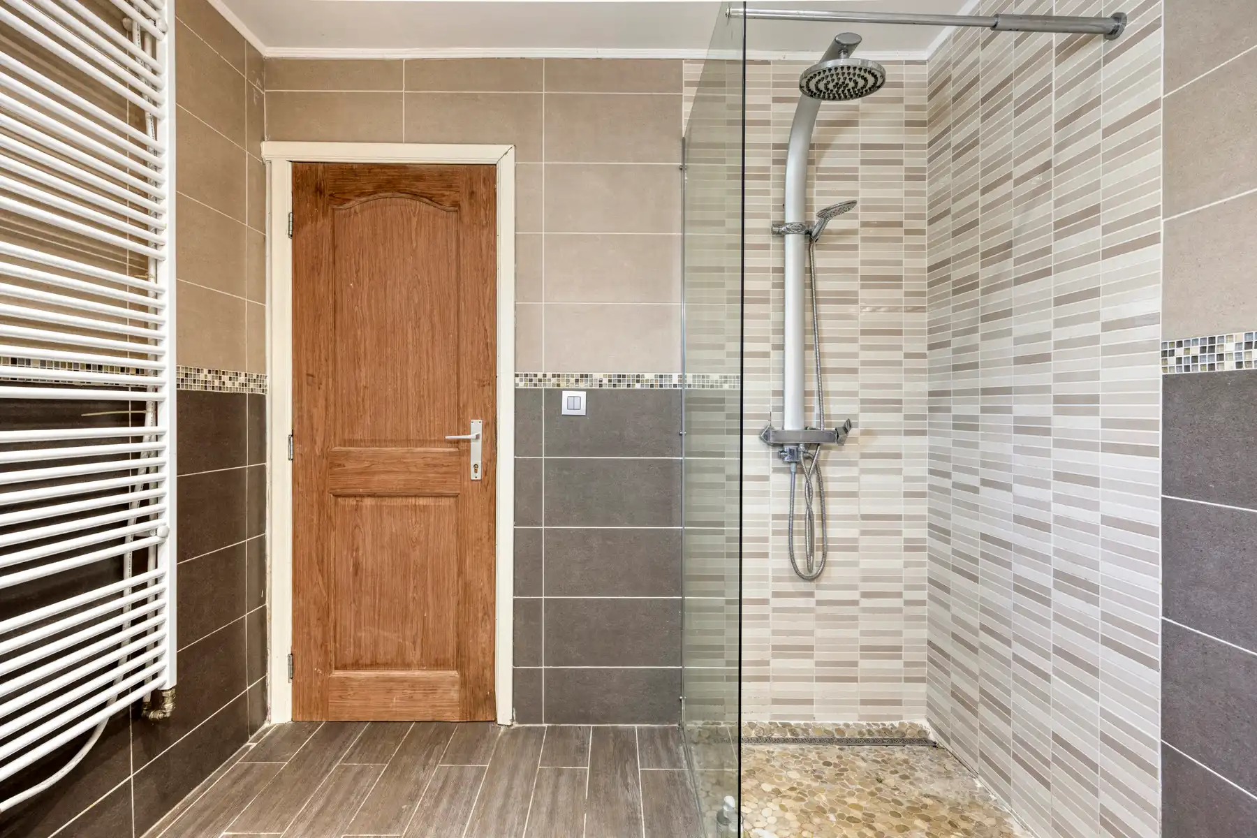 Ruime woning met 4 slaapkamers nabij centrum foto 12