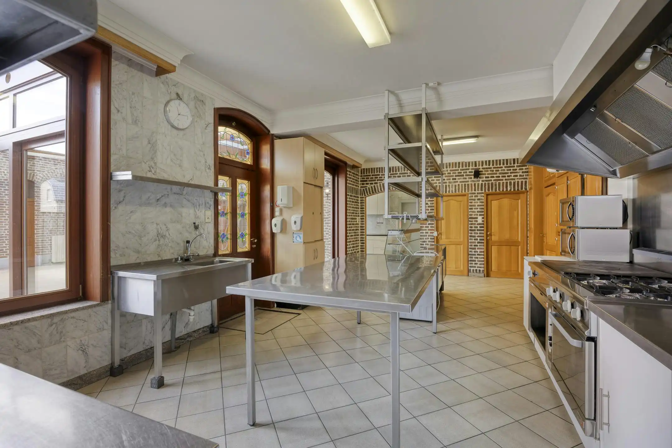 Handelshuis met café en feestzaal + bouwgrond te koop in Tongerlo  foto 10