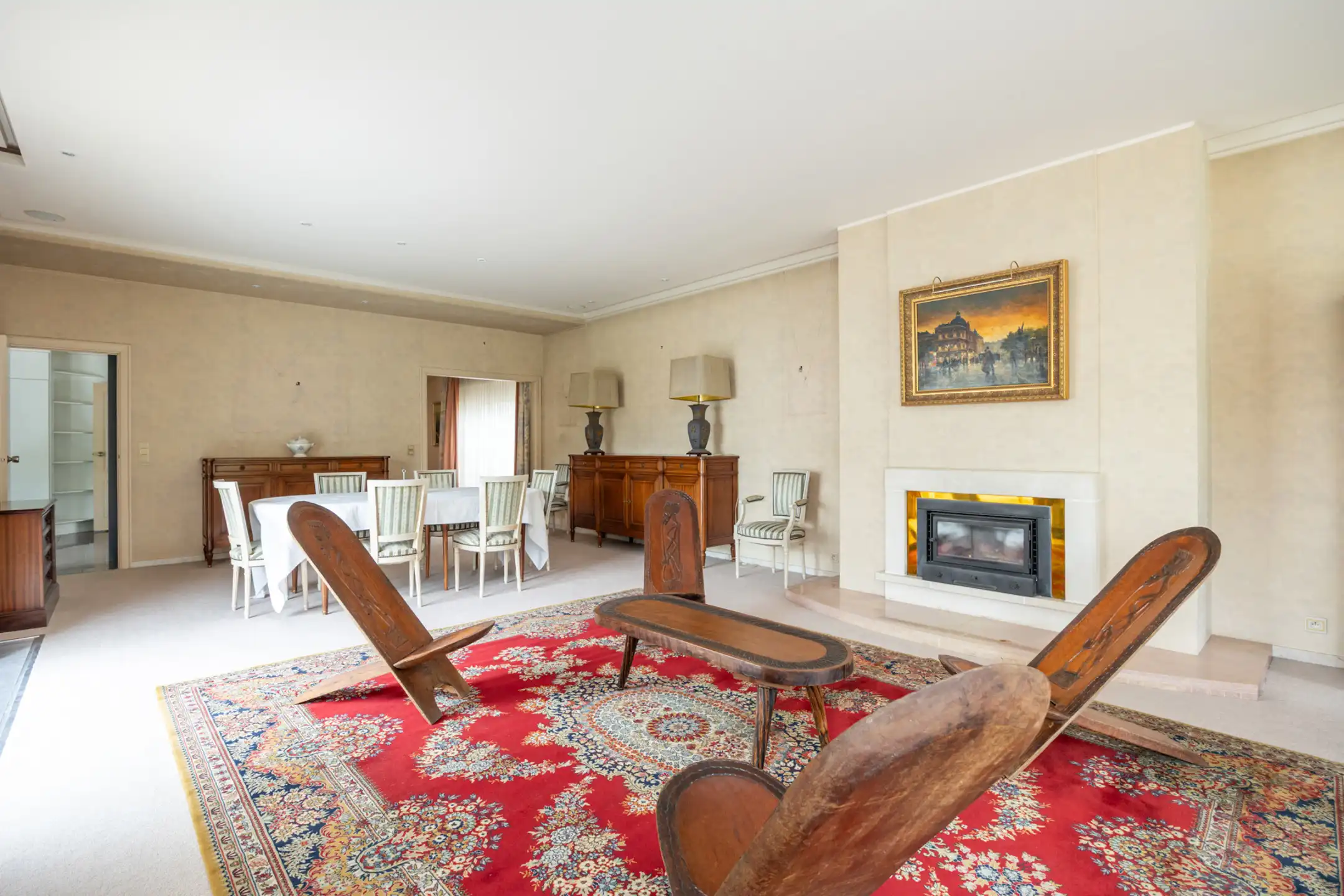 Uitzonderlijk groot gebouw met appartement en handelsruimte foto 6