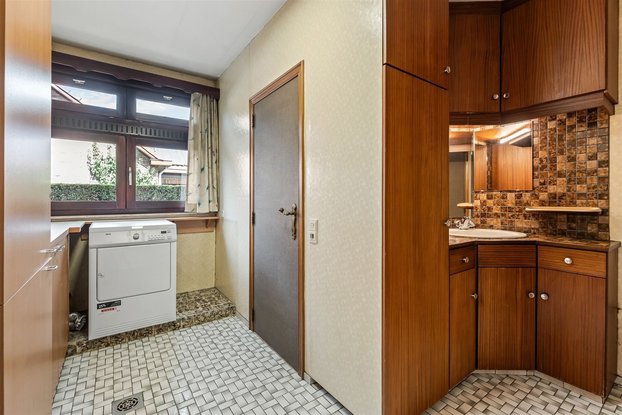 RUIME WONING (CA 250M2) VOLLEDIG ONDERKELDERD MET WERKHUIS VAN 130M2 foto 14