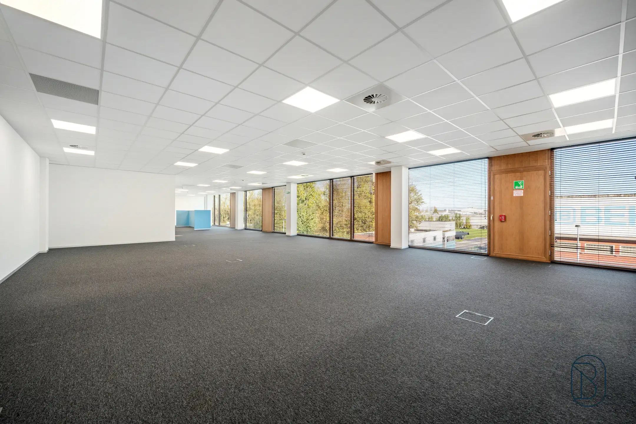 Prachtige kantoren van 1109m2 in een recent bedrijfscomplex foto 9