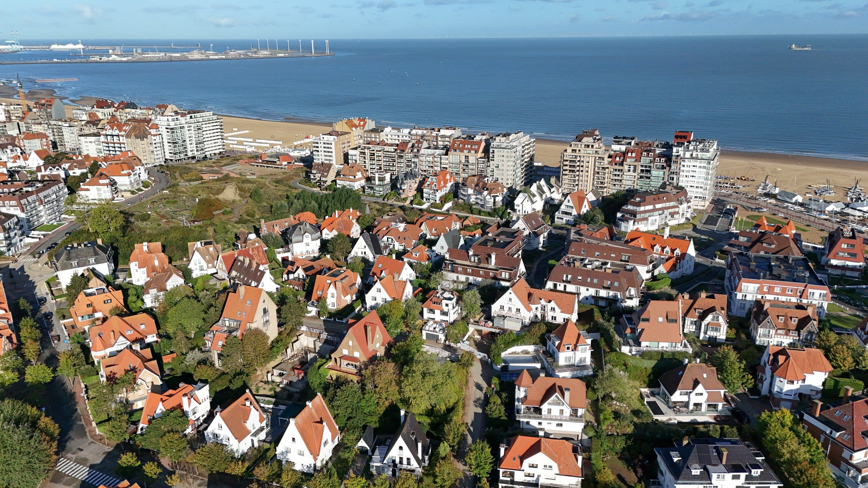 Unieke bouwgrond met vergunde plannen voor exclusieve villa foto 3