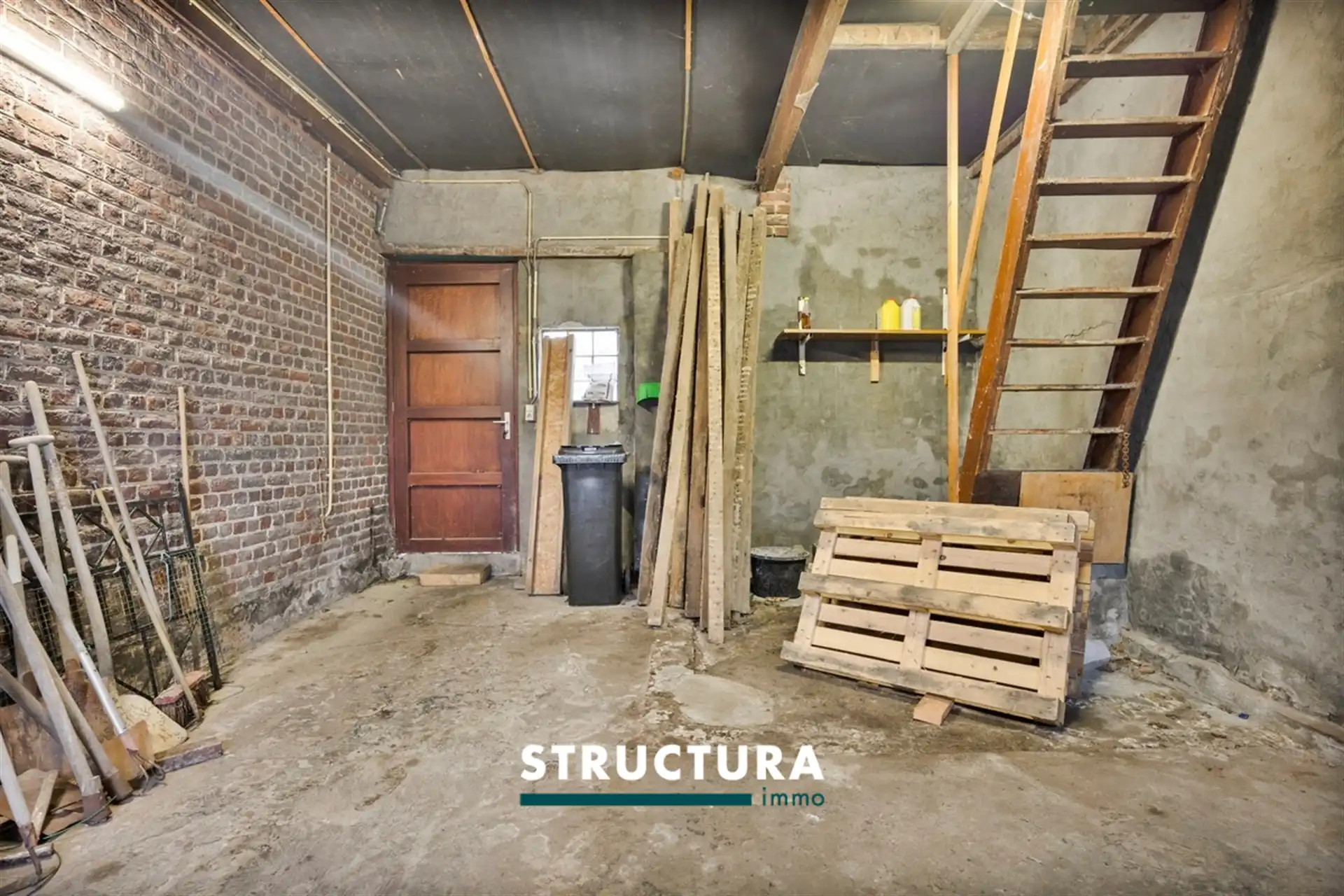 Te renoveren woning met prachtige tuin foto 18