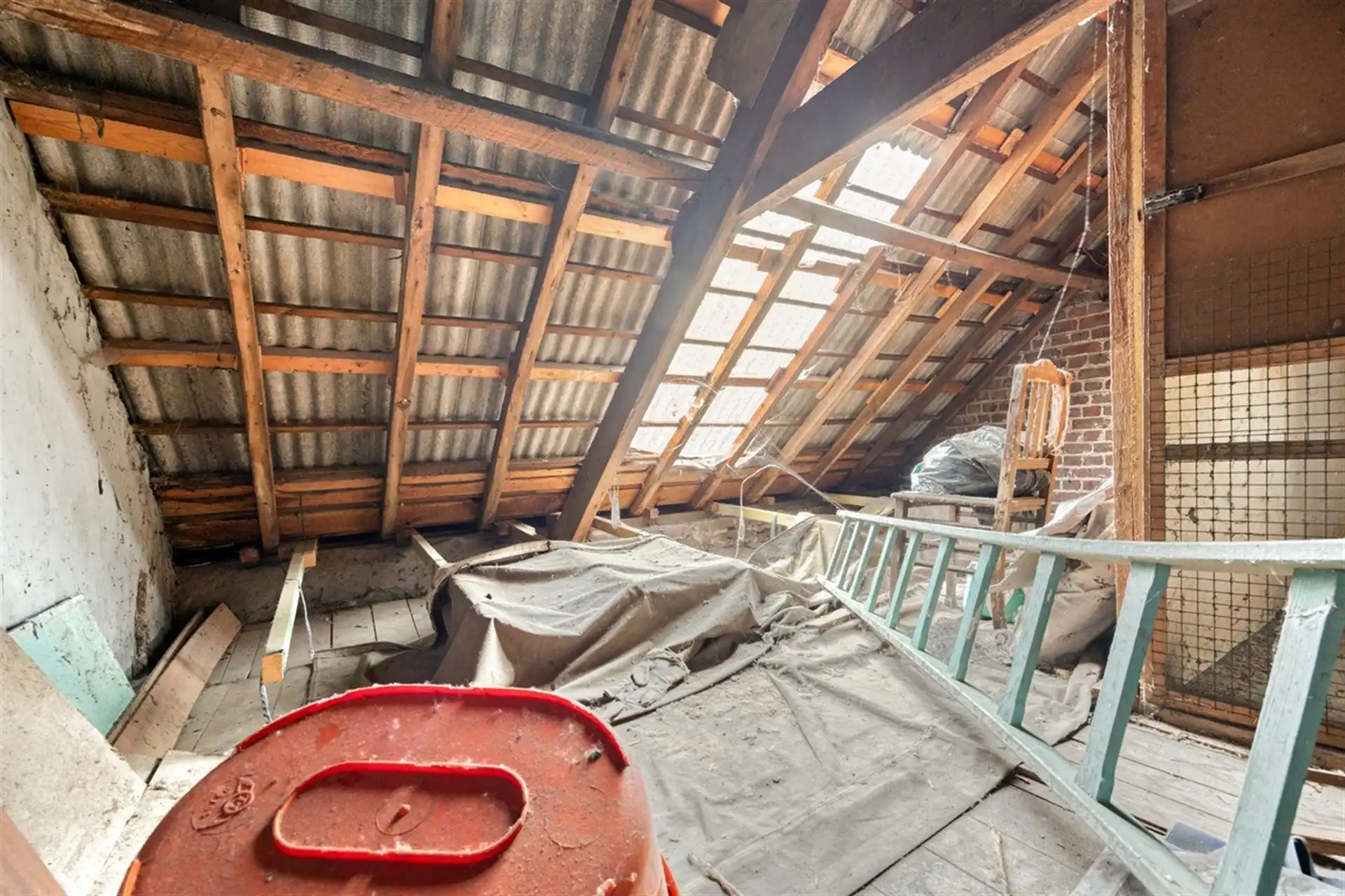 Te renoveren woning met prachtige tuin foto 18