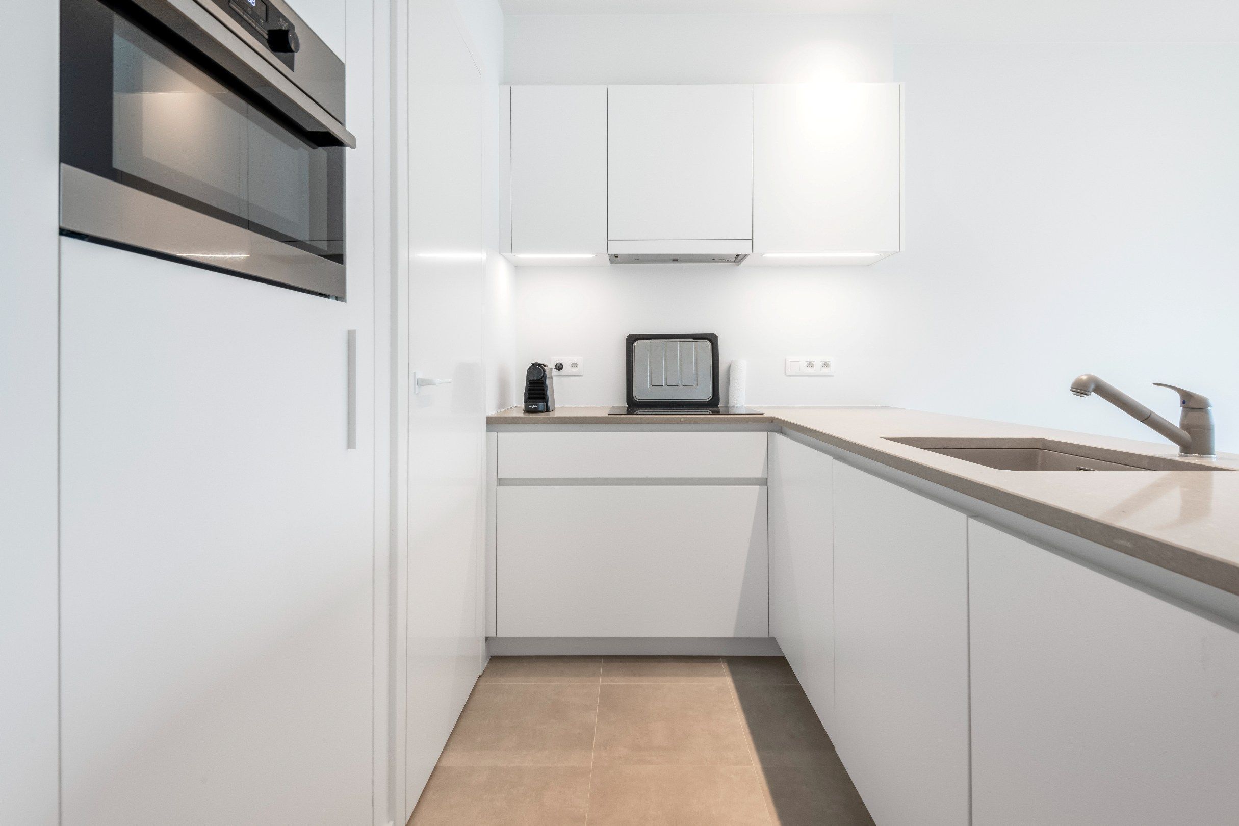 Luxueus afgewerkt nieuwbouwappartement vlakbij de Zeedijk en het Rubensplein. foto 10