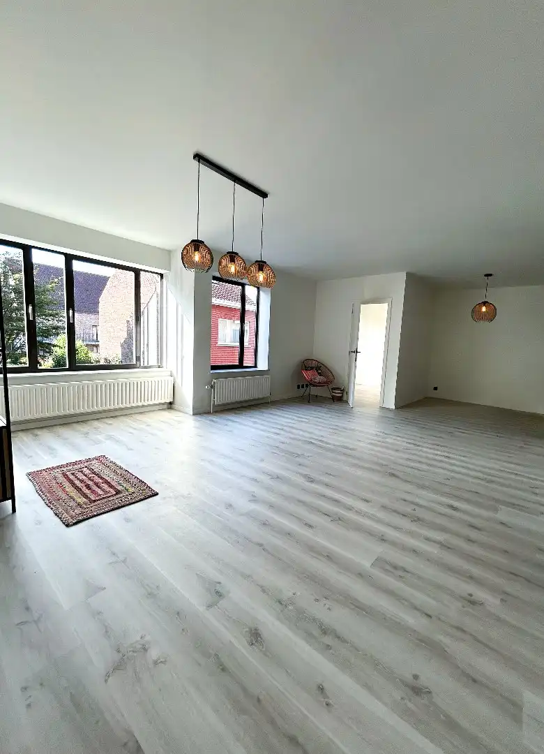 Prachtig gerenoveerd appartement met 2 slaapkamers foto 2
