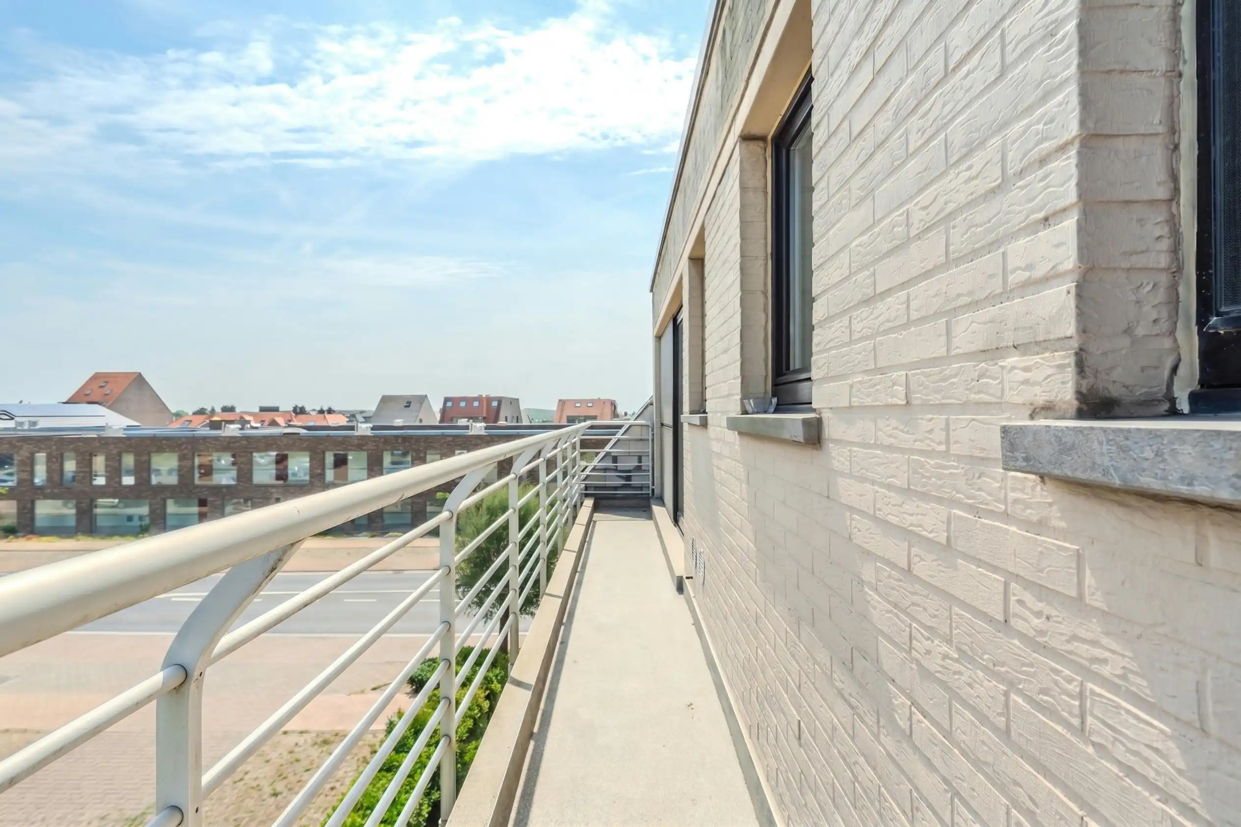 Prachtig gerenoveerd appartement met terras en 2 slaapkamers foto 17