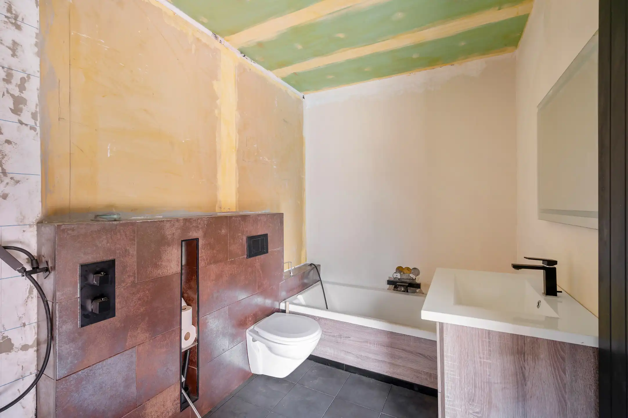 Te renoveren woning met groene tuin te  Heide  foto 14