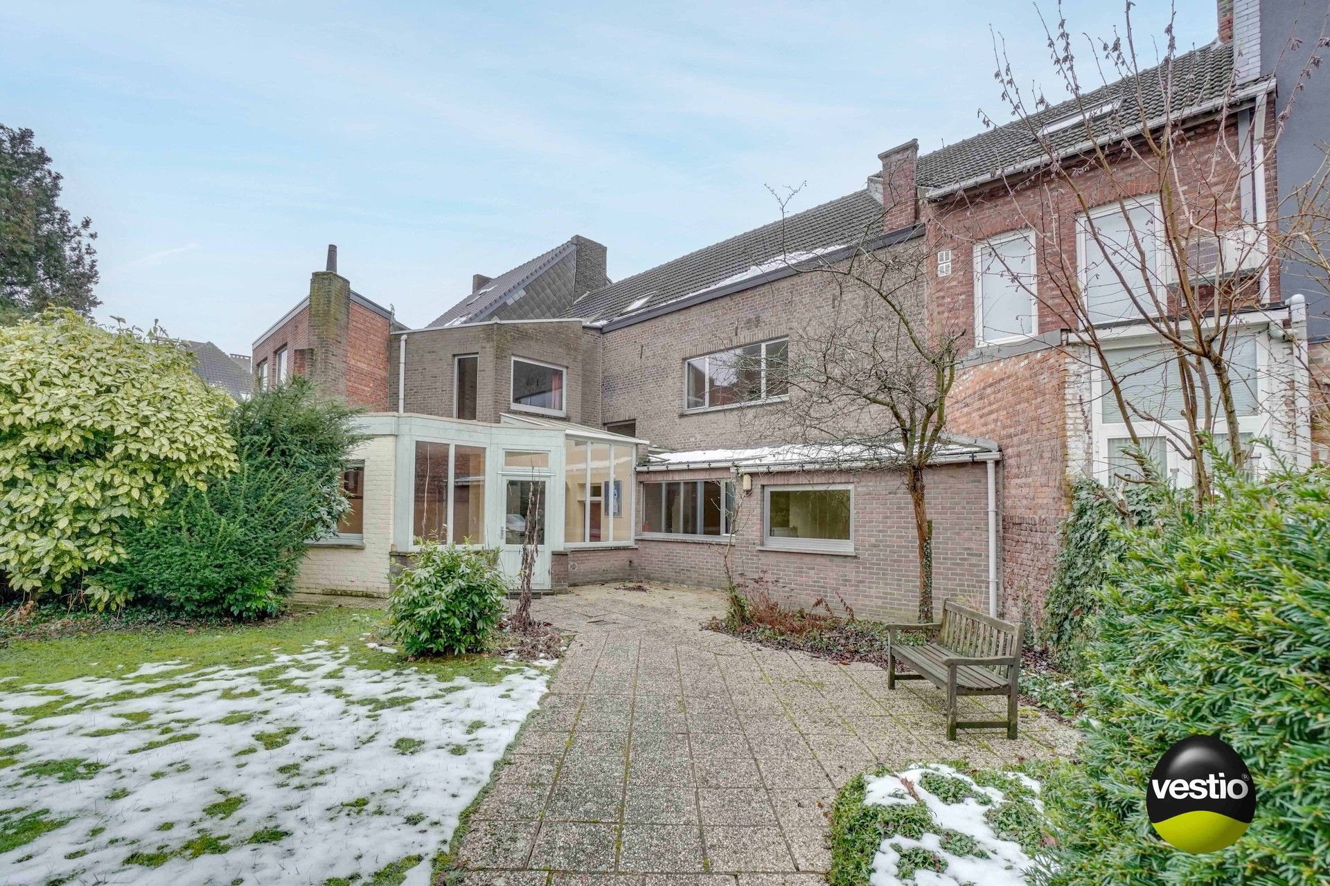 RUIME WONING MET MOGELIJKHEID KANTOOR-/PRAKTIJKRUIMTE BINNEN GROTE RING HASSELT foto 8