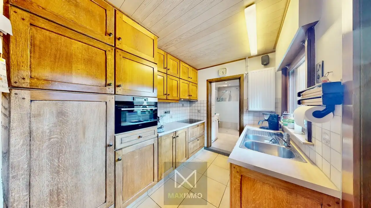 Woning met 3 garages, zonnepanelen, ruime tuin & aparte toegang – 830 m² perceel in Lauwe foto 5