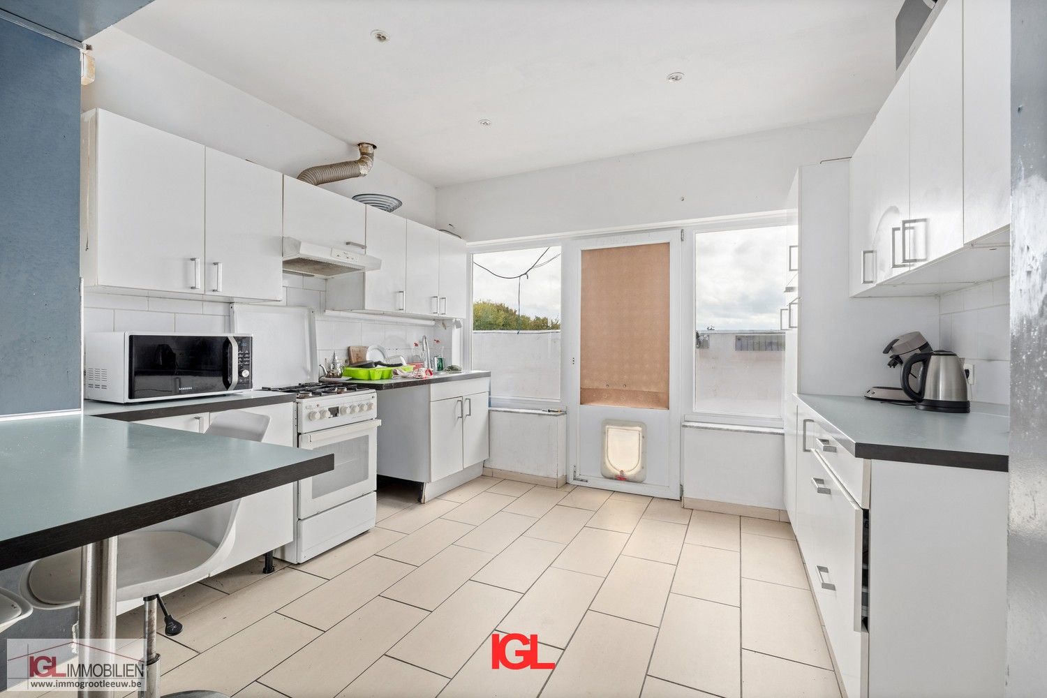 Handelspand met 2 handelsruimtes en 1 appartement te koop op AAA locatie foto 30