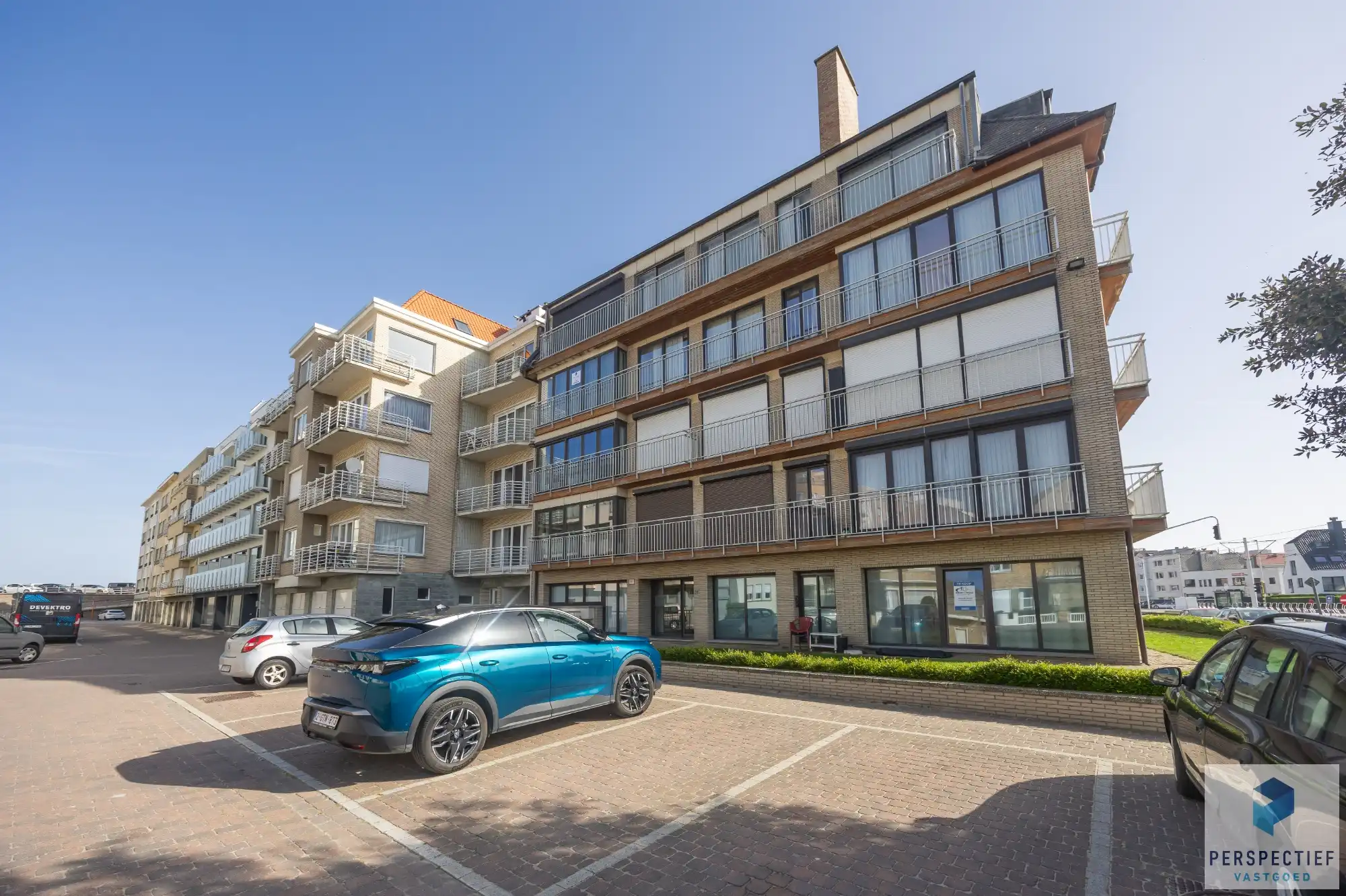 Goed gelegen ruim vernieuwd 2 slaapkamer appartement met terras en grote berging. foto 28