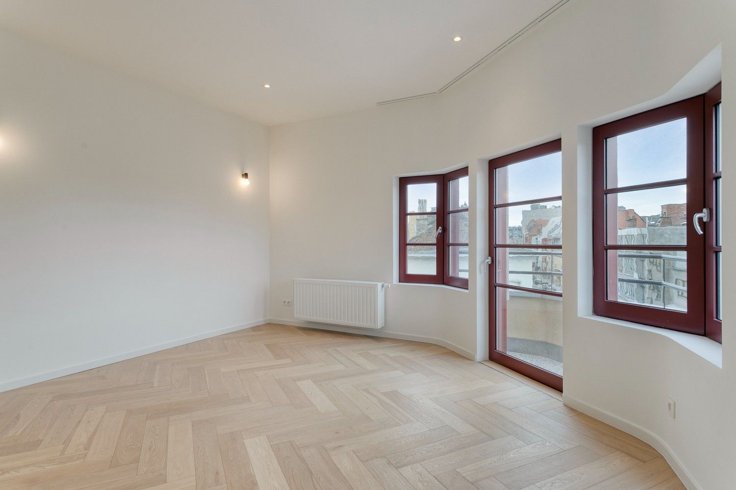 Recent gerenoveerd zonnig twee slaapkamer dakappartement foto 4