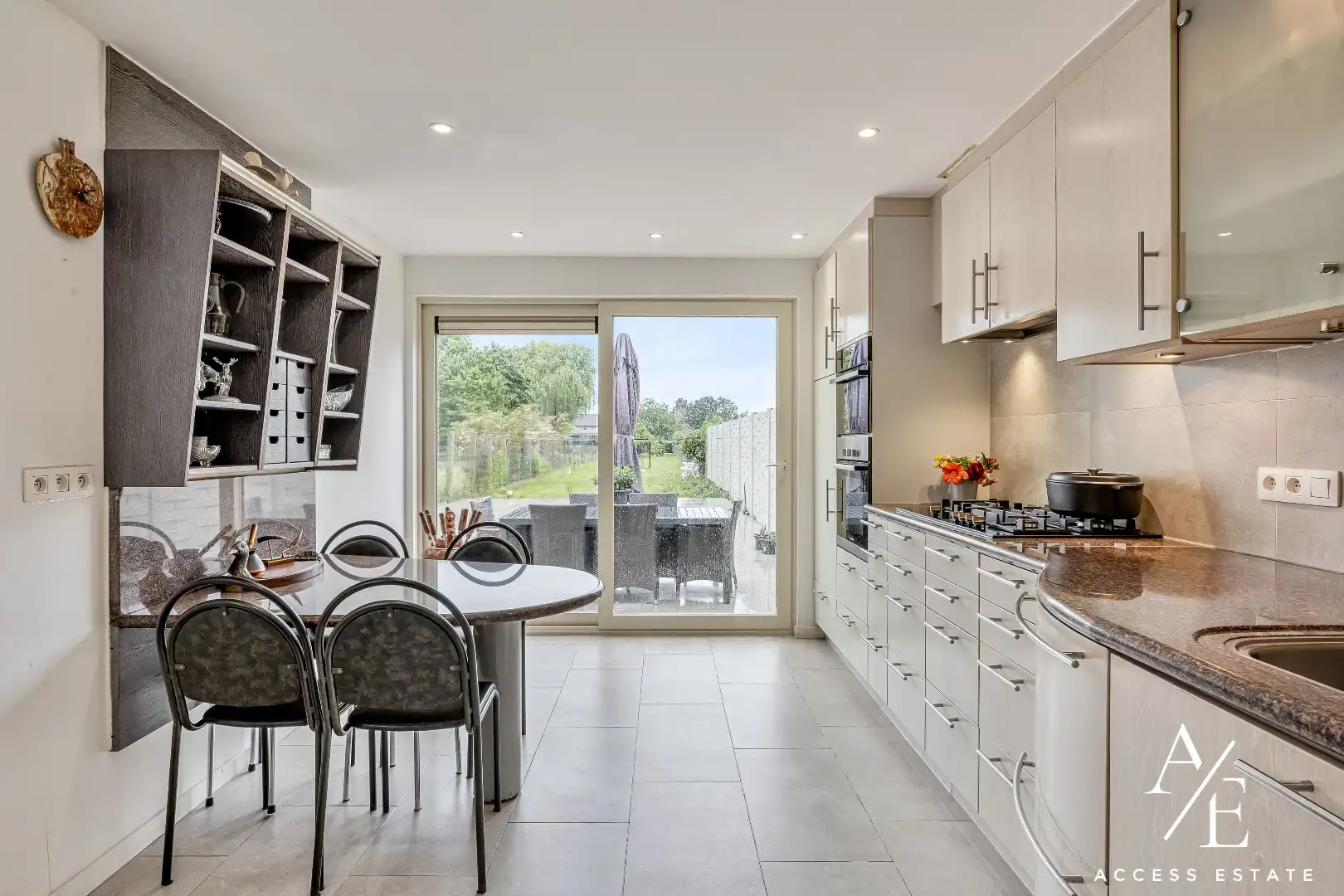 WICHELEN - Ruime vernieuwde woning met 4 slpk, 2 badk! foto 8