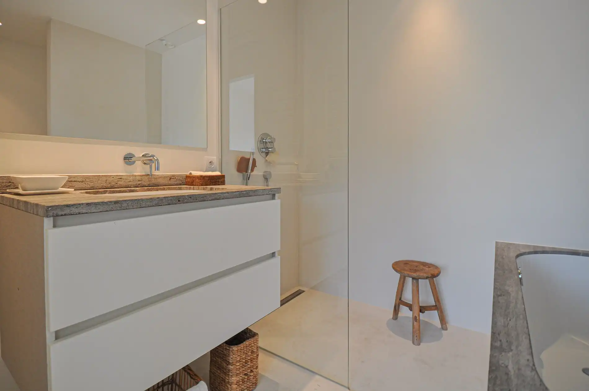 Subliem hoekappartement met ruime terrassen gelegen in het prestigieuze domein Tennis Garden. foto 28