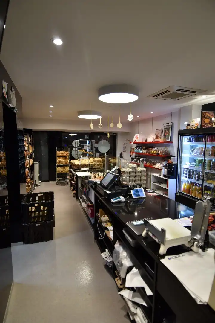 Succesvolle bakkerij met bovenliggende woonst te koop in Heule foto 7