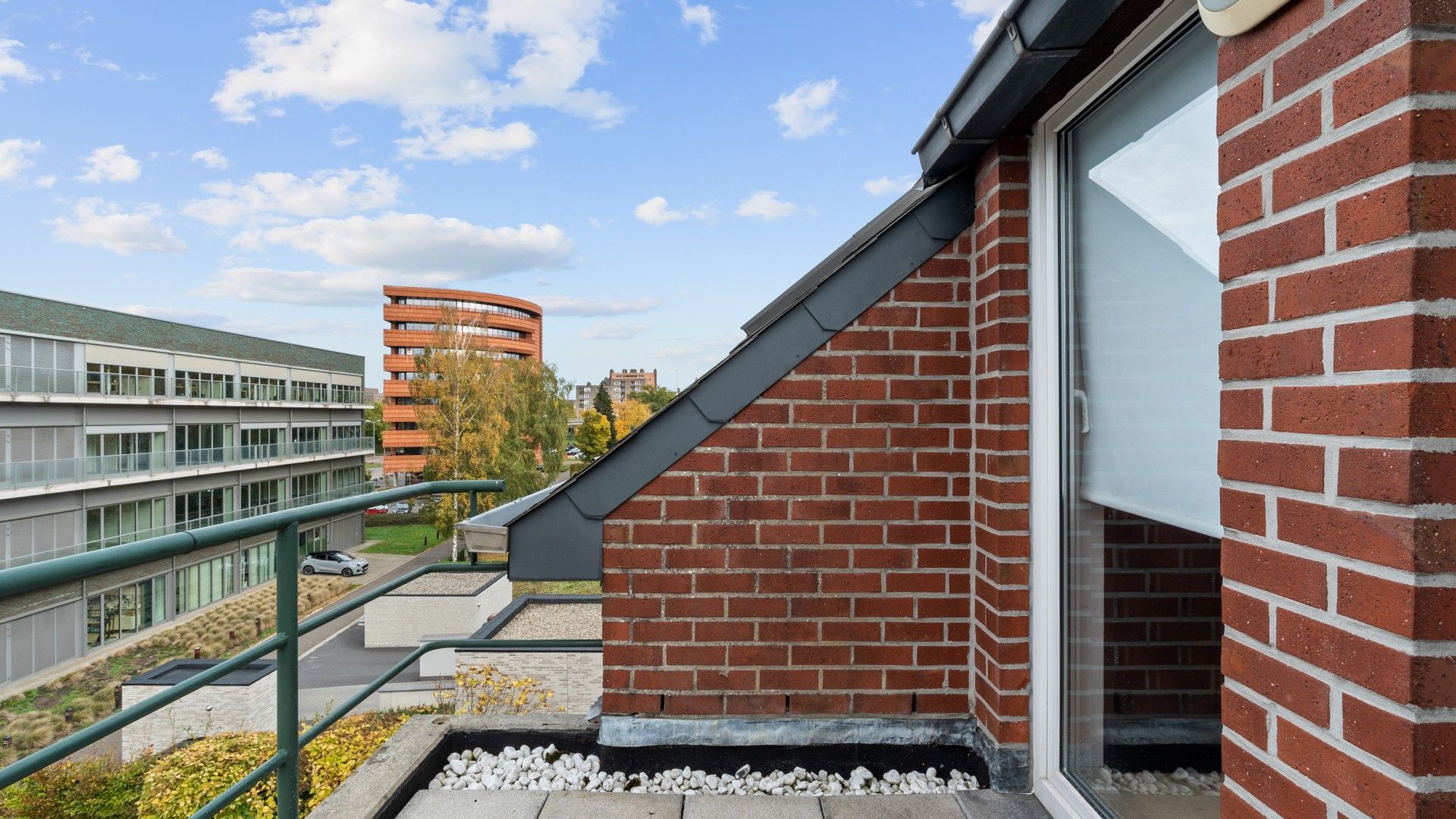Instapklaar appartement met 2 slpkrs in Genk centrum foto 10