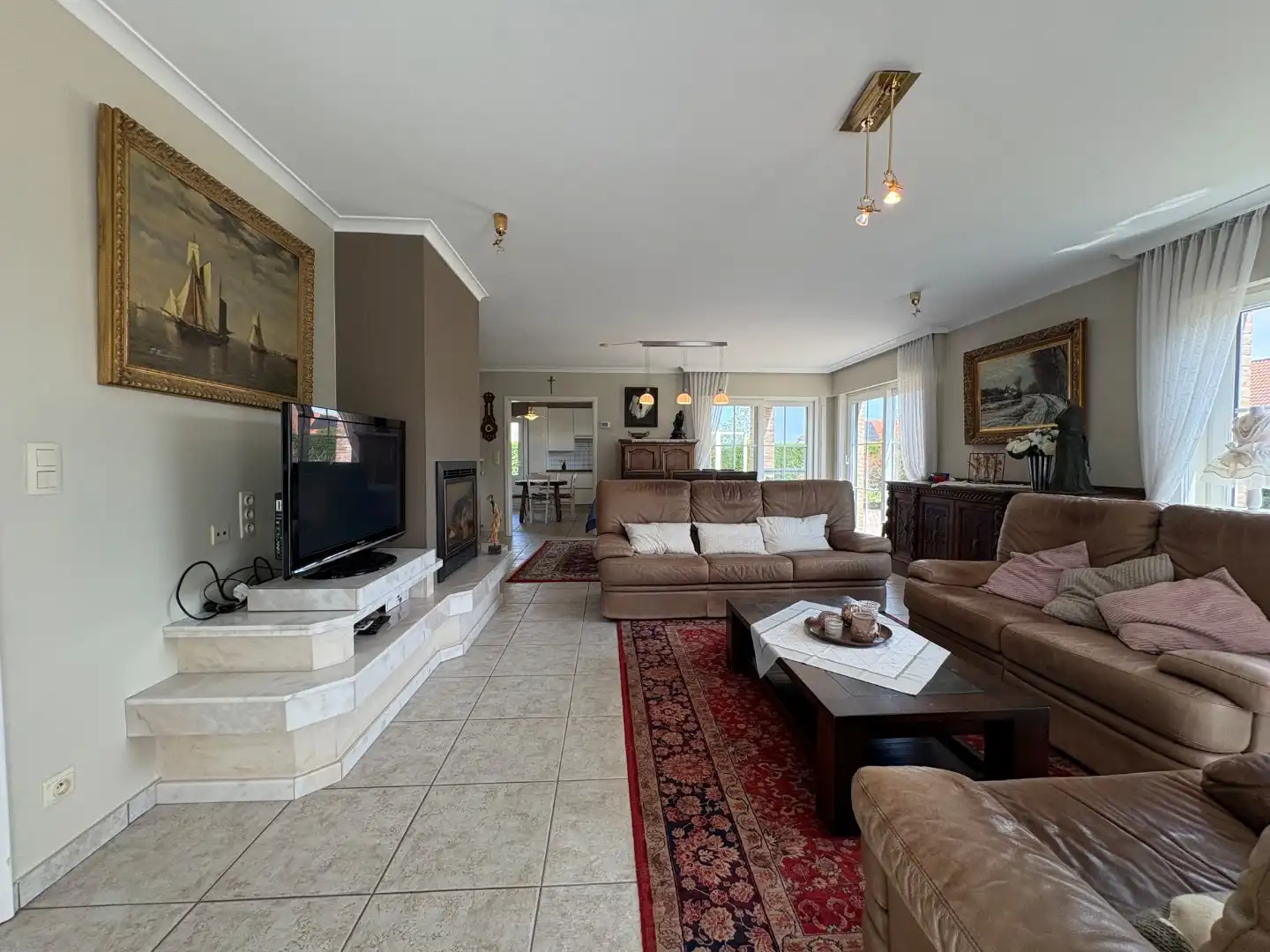 Ruime villa op perceel van 758 m² met 4 slaapkamers  foto 6