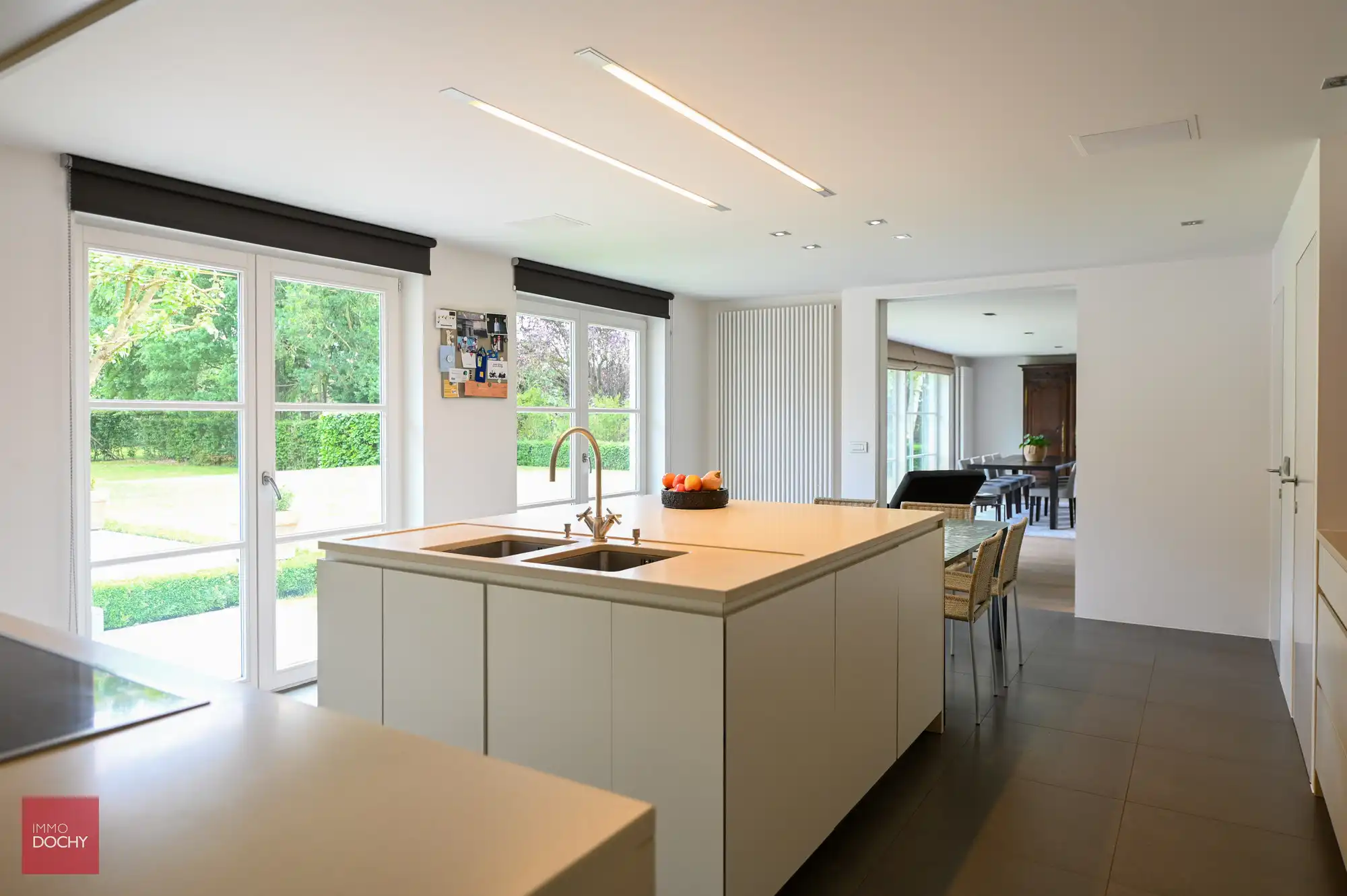 Instapklaar landhuis met bijgebouw foto 18