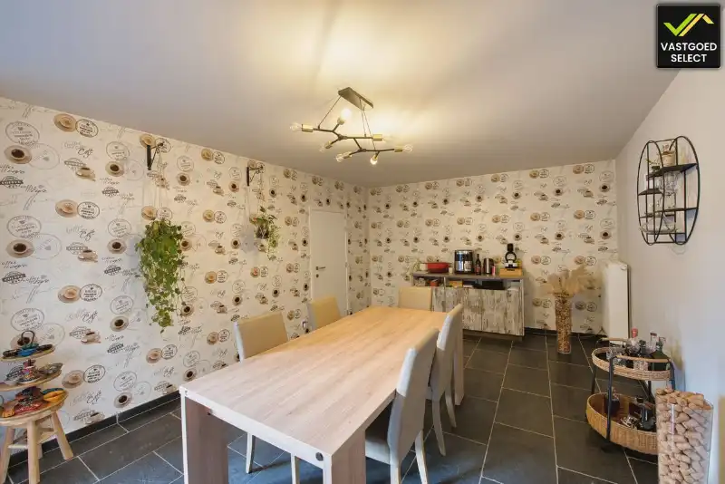 Statige herenwoning met bijgebouw, garage­mogelijkheden en patio in centrum Eeklo foto 3