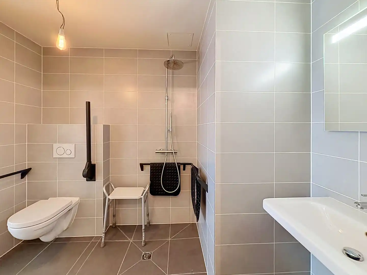 Rustig en energiezuinige Assistentiewoning, met terras en zeezicht.  foto 10
