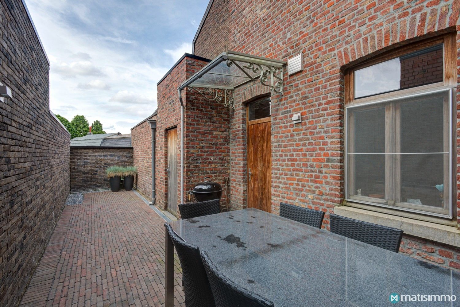 STATIG HERENHUIS MET 3 SLAAPKAMERS, ZONNEPANELEN EN GARAGE IN CENTRUM TONGEREN foto 33