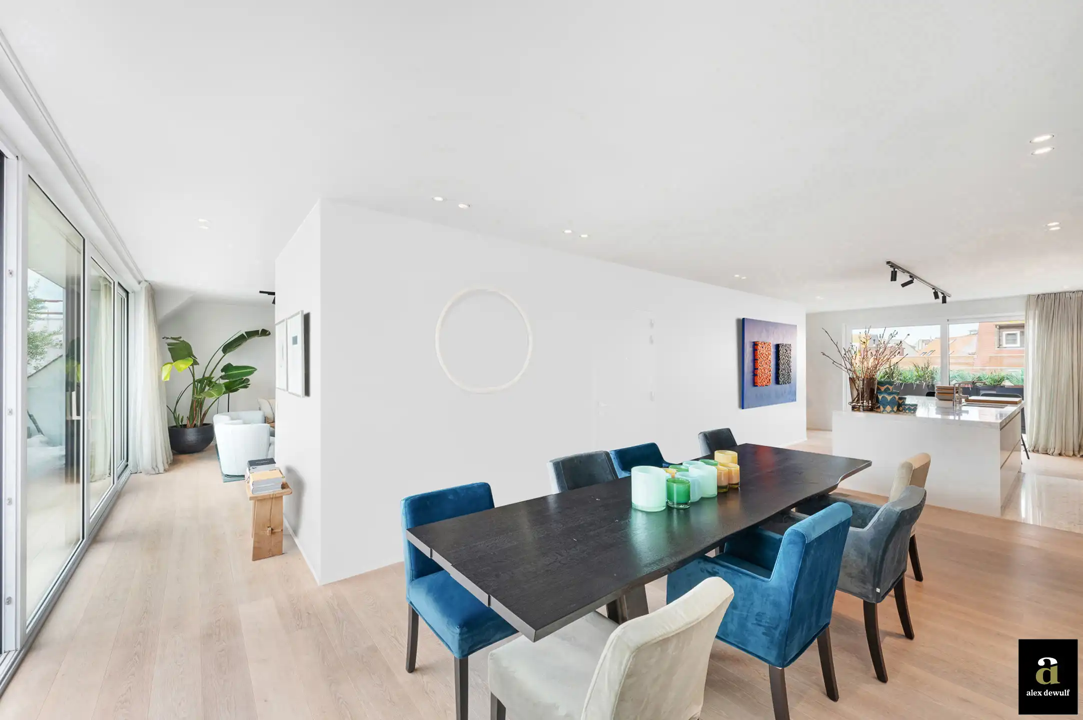 Licht en modern duplexappartement, gelegen vlakbij Zeedijk en Rubensplein. foto 4