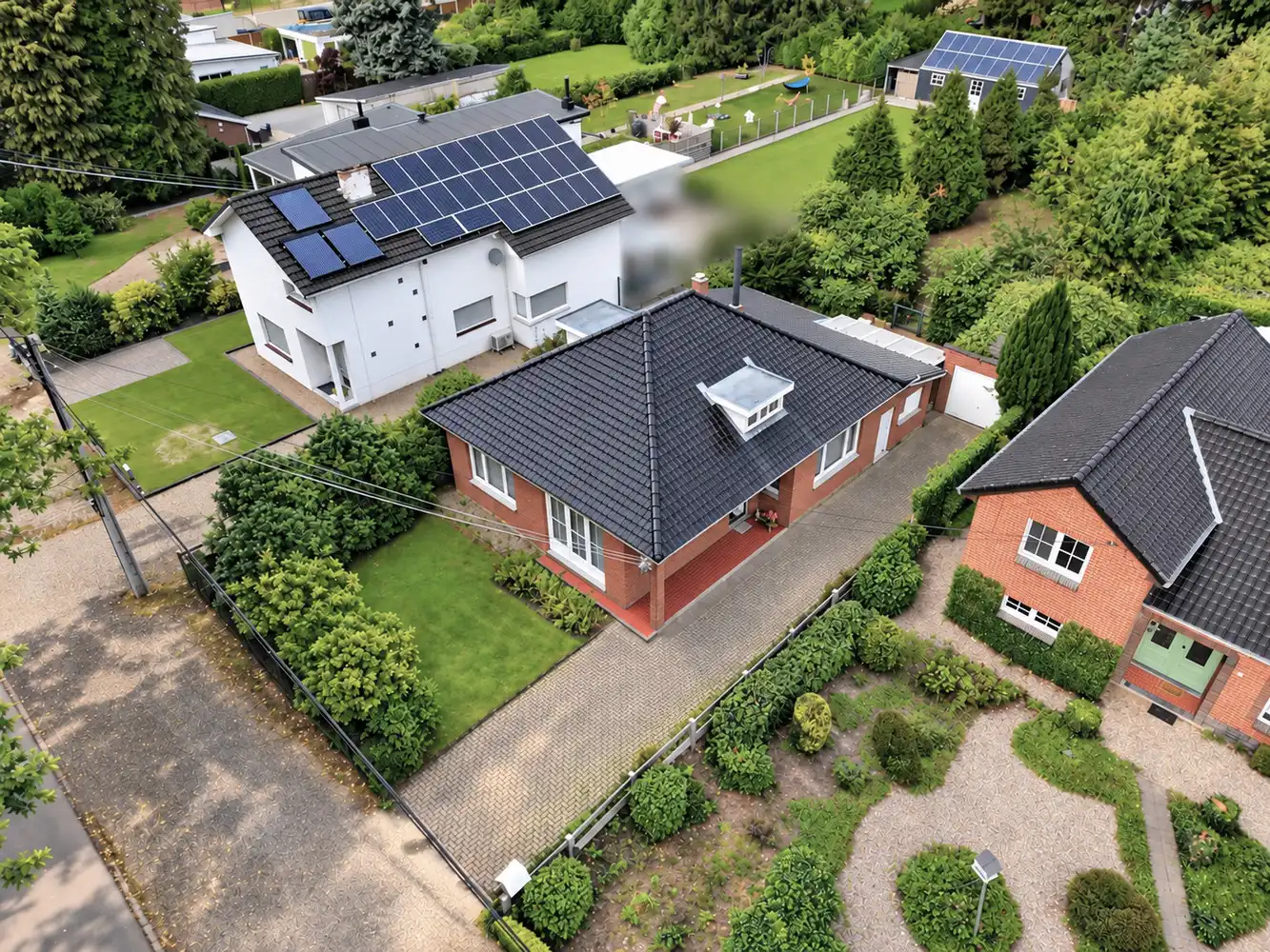 Charmante, te renoveren woning met veel potentieel gelegen in het prachtige Neerharen foto 3