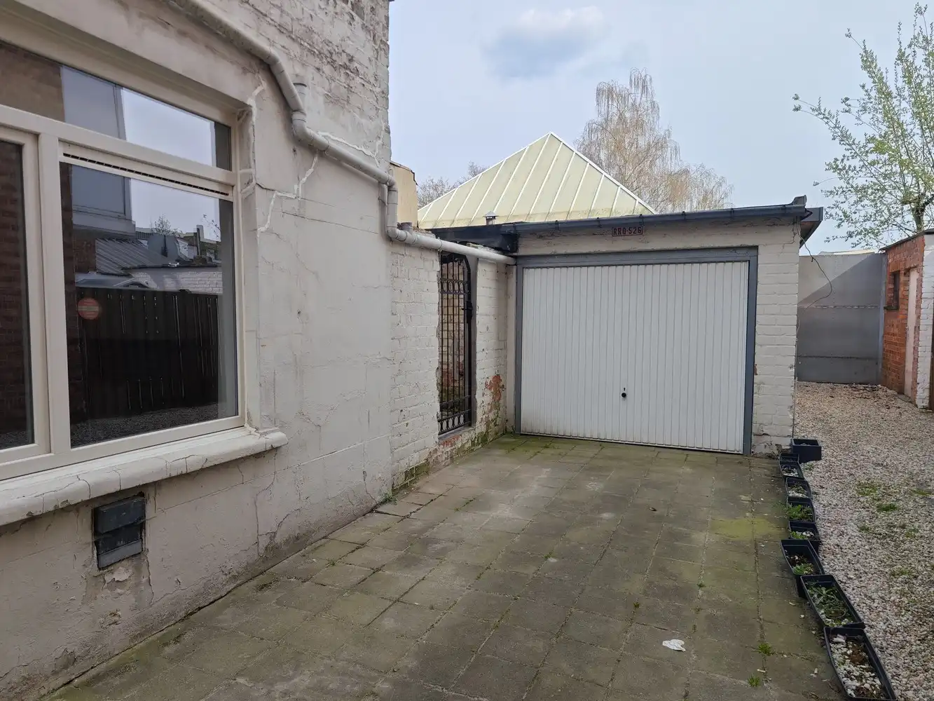 Gerenoveerde kantoorruimte met opslag foto 21