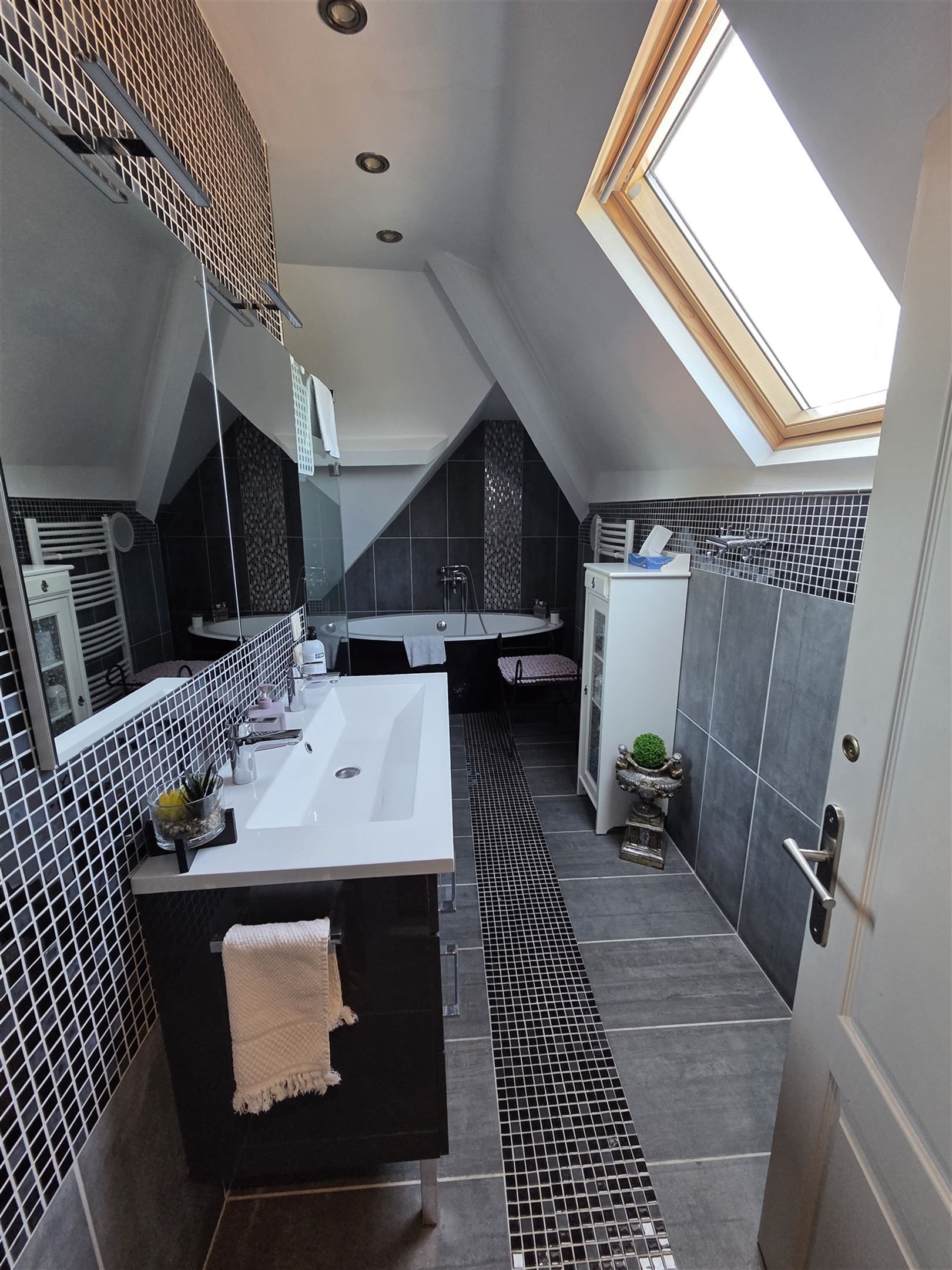Veelzijdig gebouw: restaurant, hotel en feestzaal te Rebaix foto 19