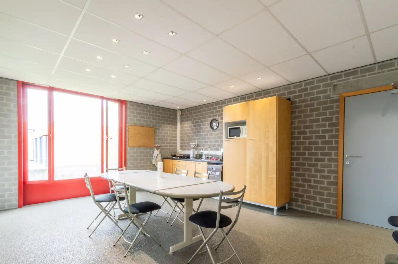 RUIM & COMM TOP GELEGEN INDUSTRIEEL GEBOUW ! foto 19