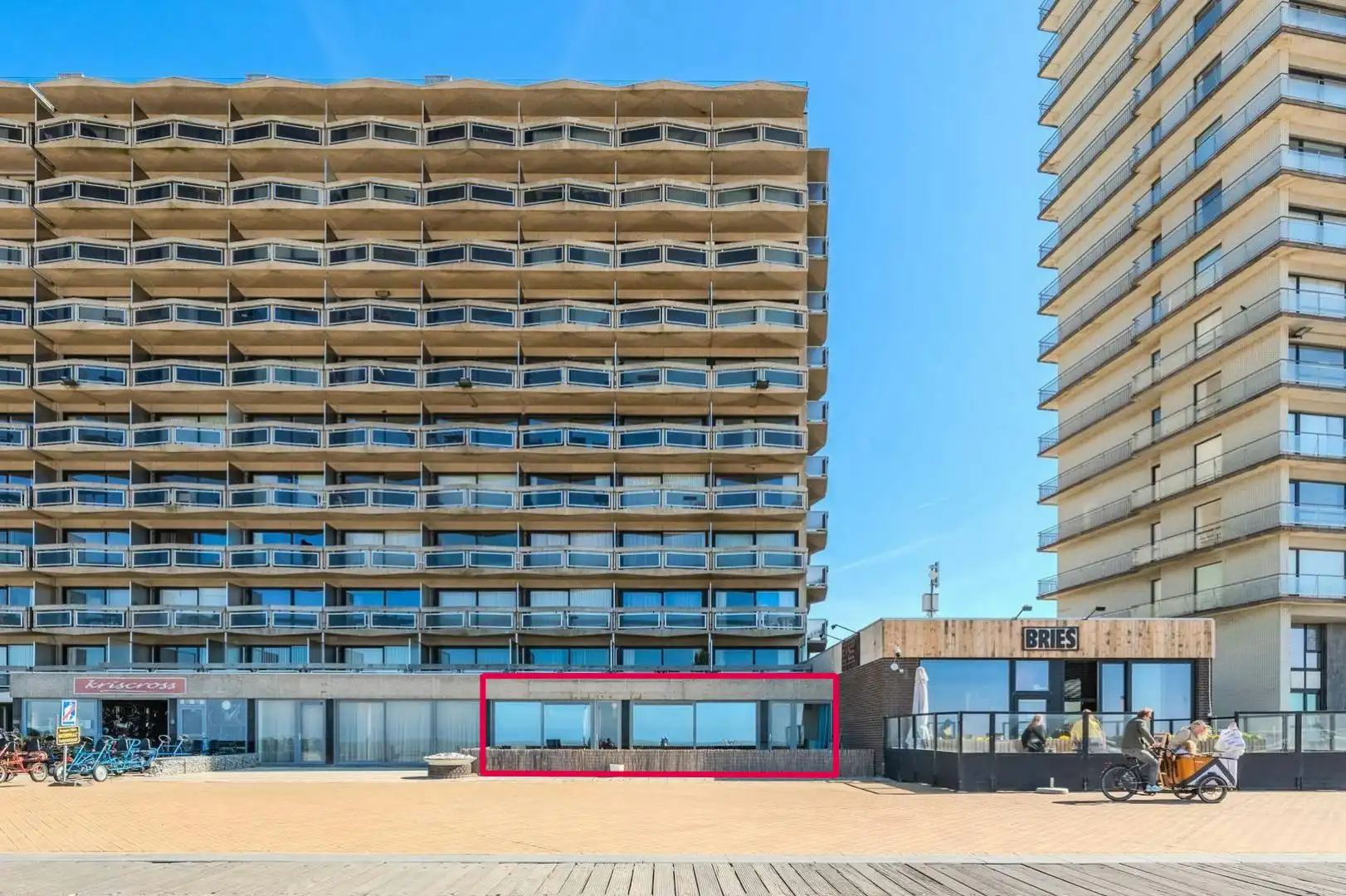 Gelijkvloers appartement (165m²) met zeezicht te Oostende foto 2