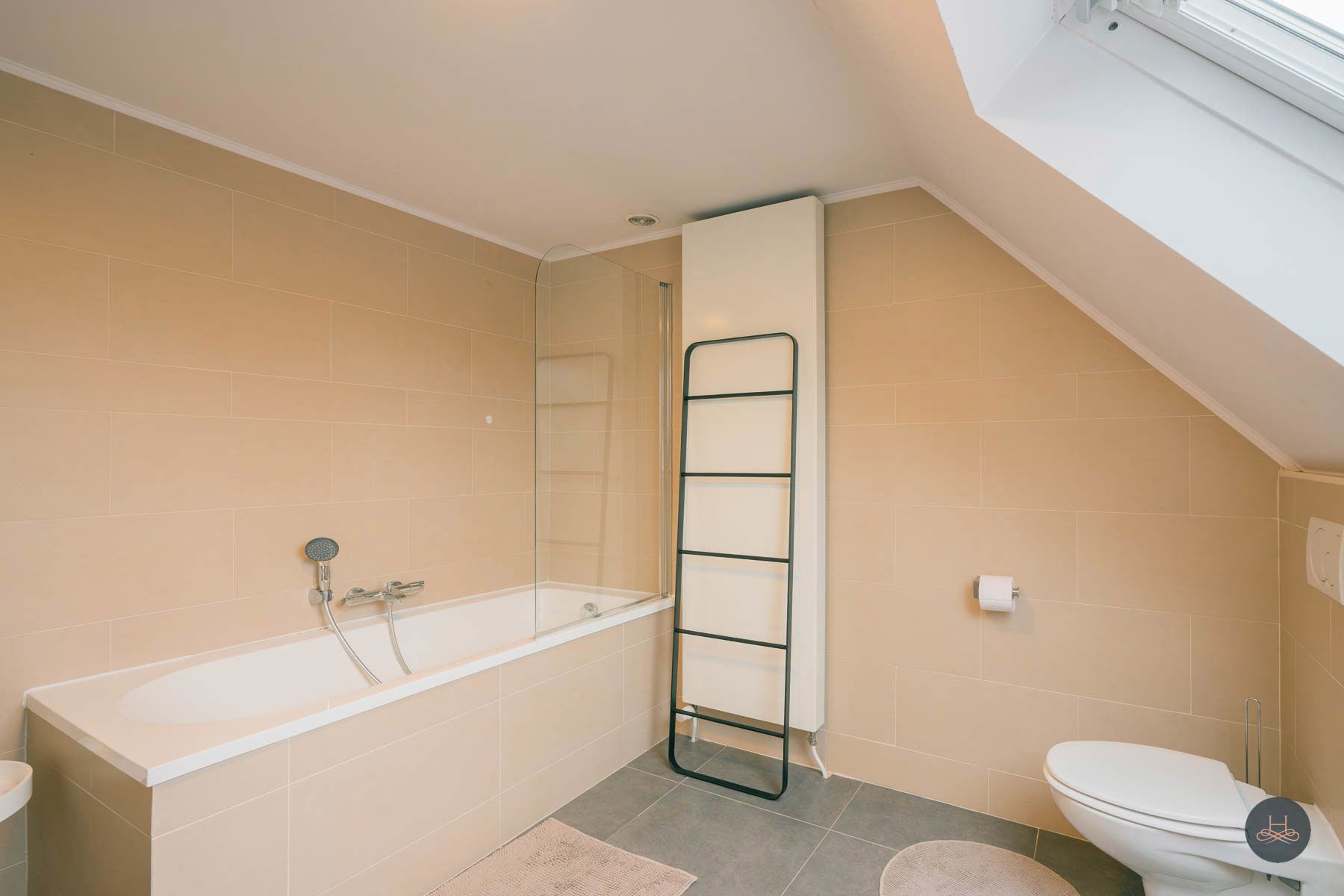 Gerenoveerde duplex met enorm terras en autostaanplaats foto 20