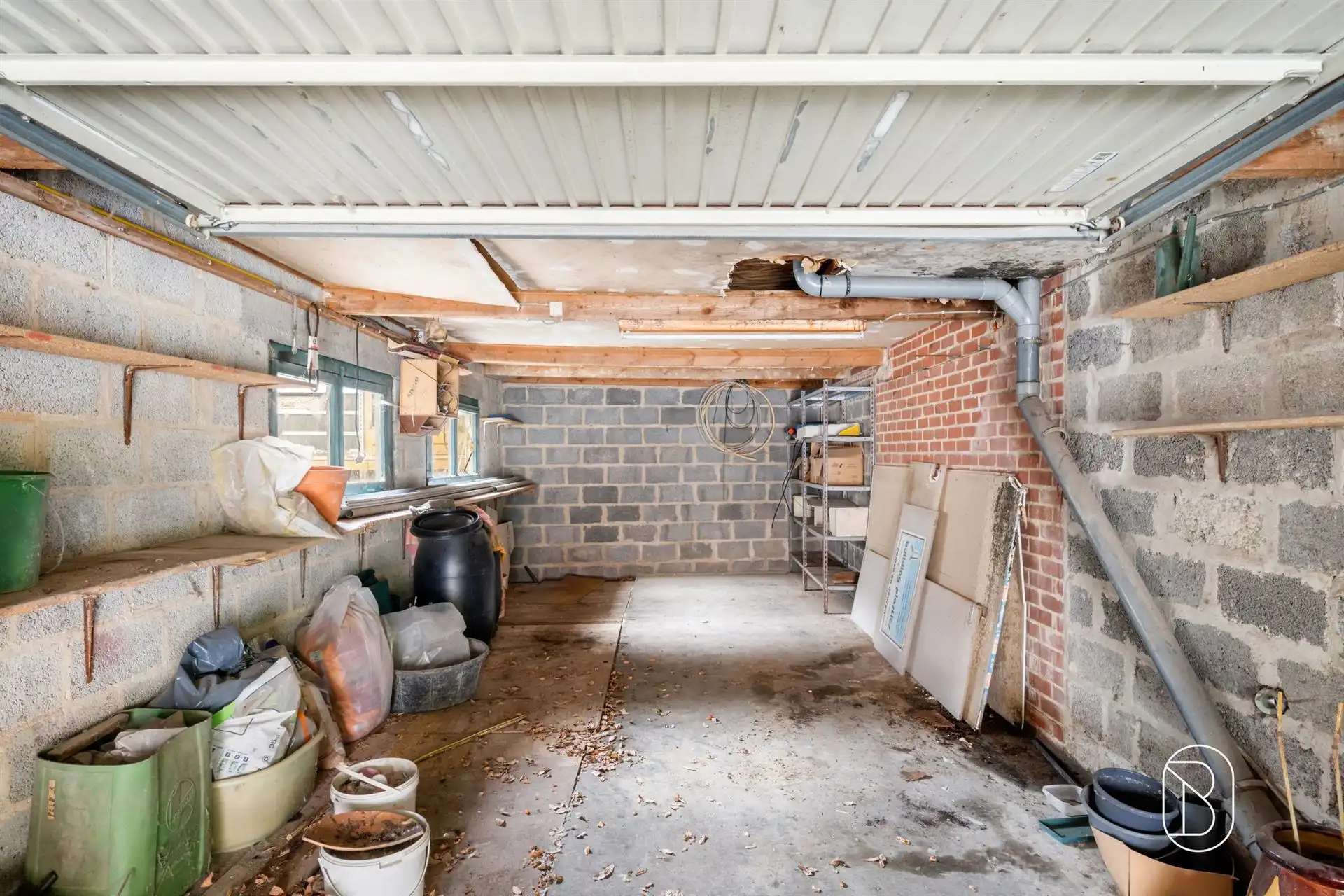 Ruime woning met atelier, bureau en maar liefst 3 garages foto 19