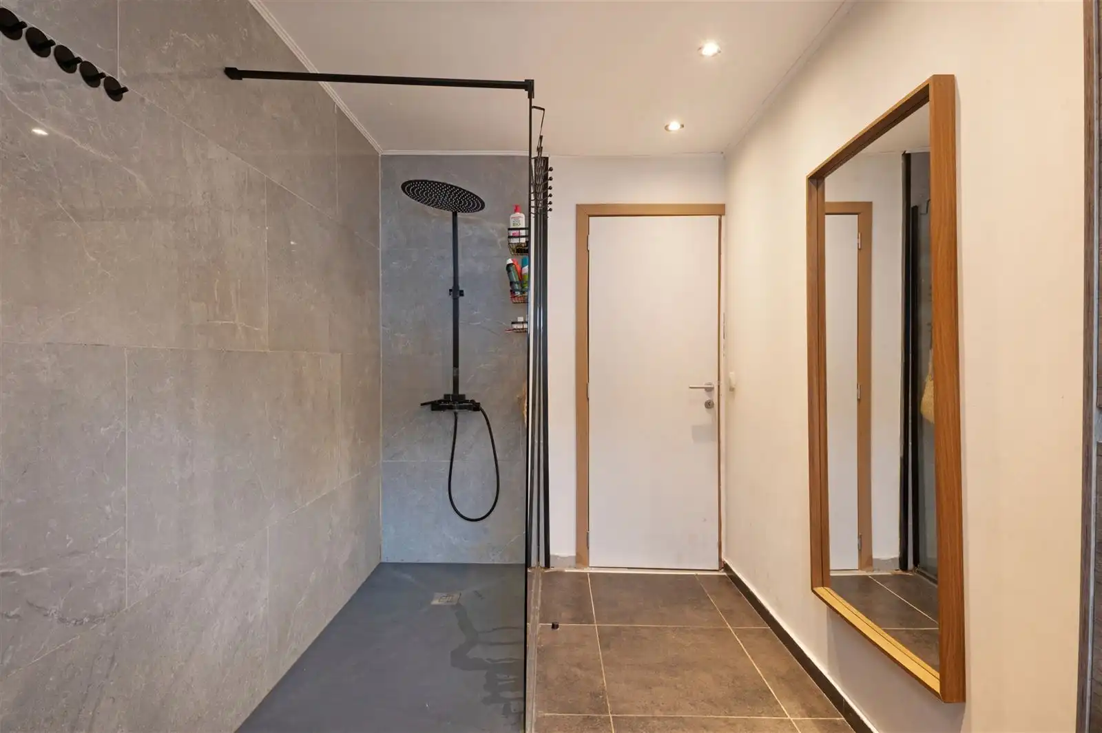 Instapklare gezinswoning met tuin en garage nabij centrum foto 9