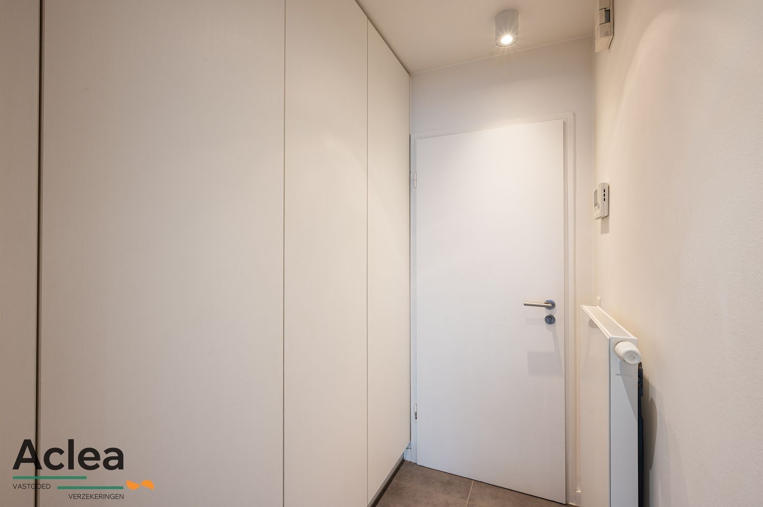 Smaakvol ingerichte studio in de Lippenslaan! foto 2