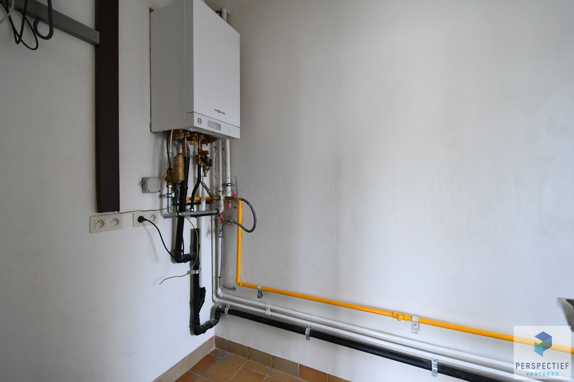BEZOEKMOMENT WOENSDAG 06/08 VAN 16.30U TOT 18.30U | INSTAPKLARE WONING met GARAGE, 2 SLPK - GROTE GARAGE/ LOODS en TUIN foto 10