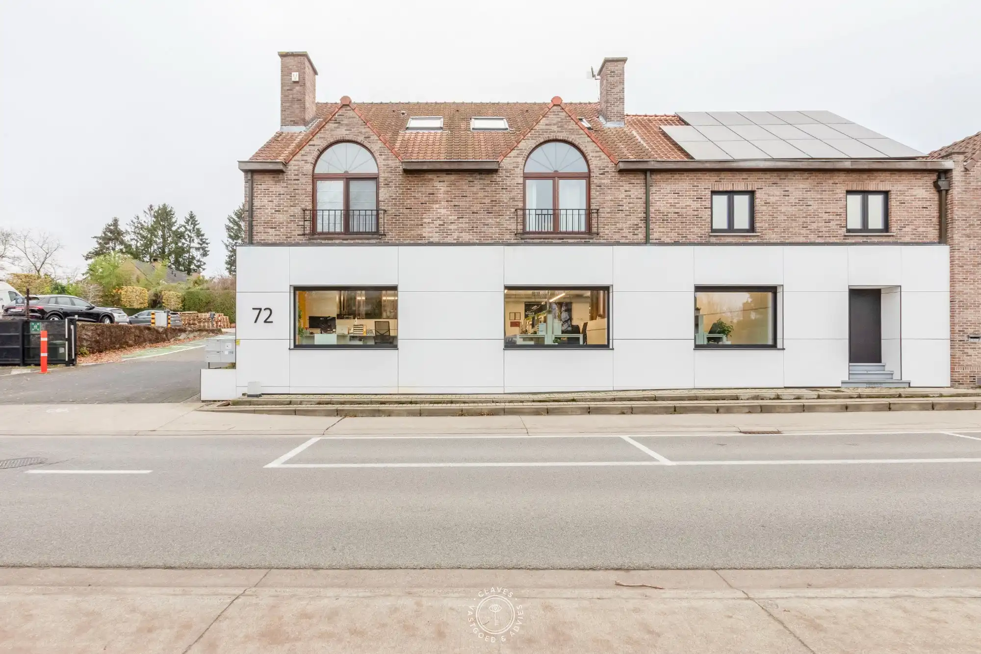 Operationele uitvalsbasis voor KMO — kantoor + loods + magazijn foto {{pictureIndex}}