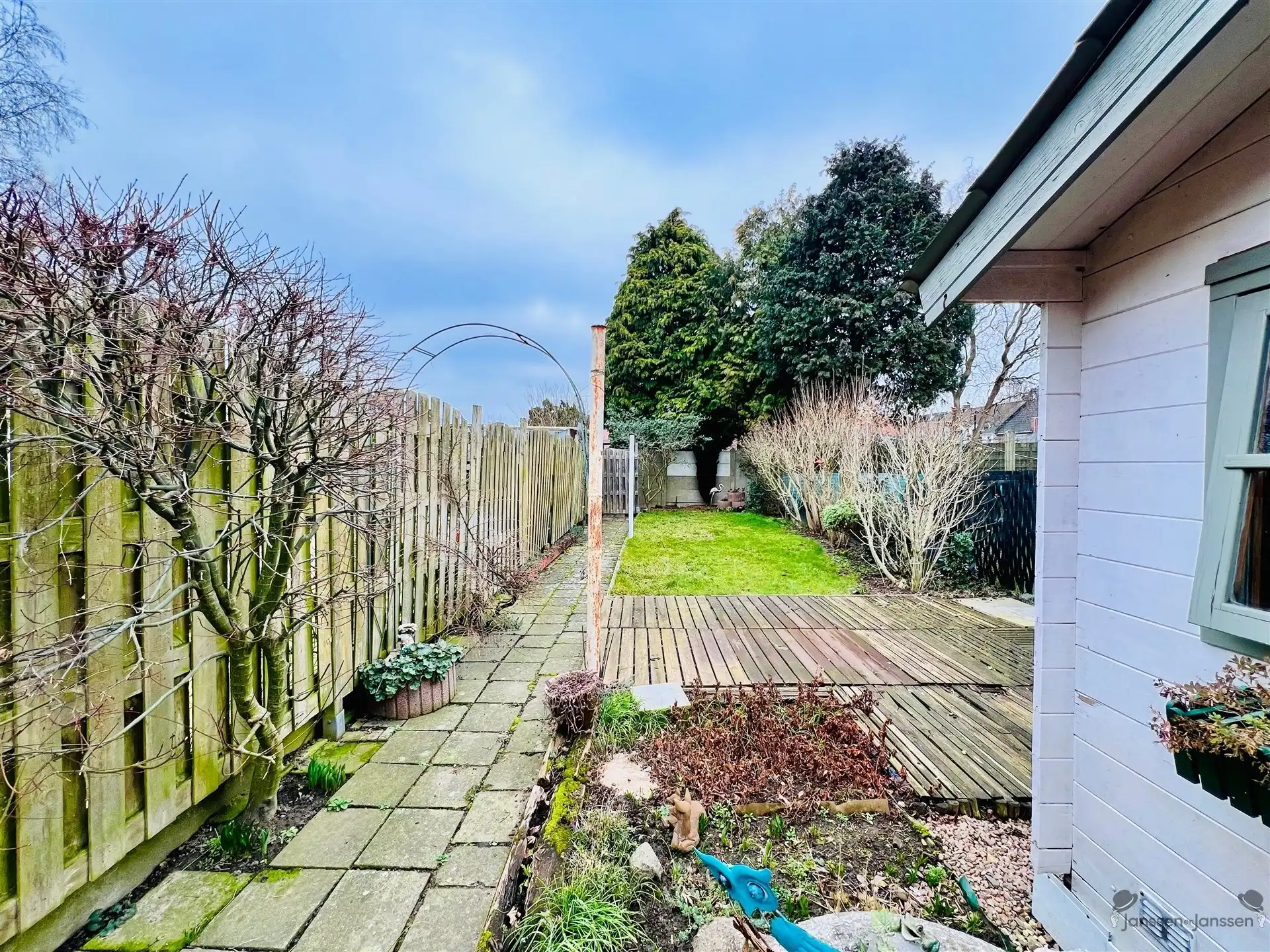 Te renoveren woning met tuin foto 11