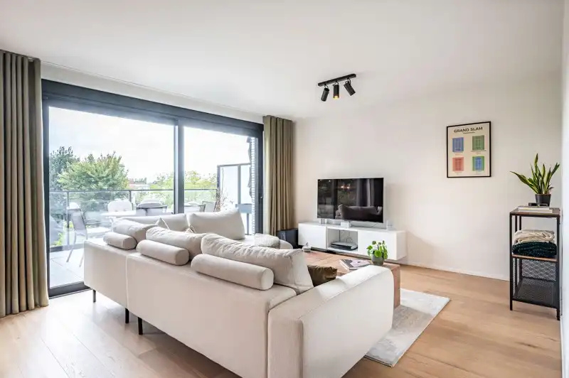 Prachtig afgewerkt appartement met ruim zonneterras én 2 slaapkamers in centrum Waregem TE KOOP! foto 5