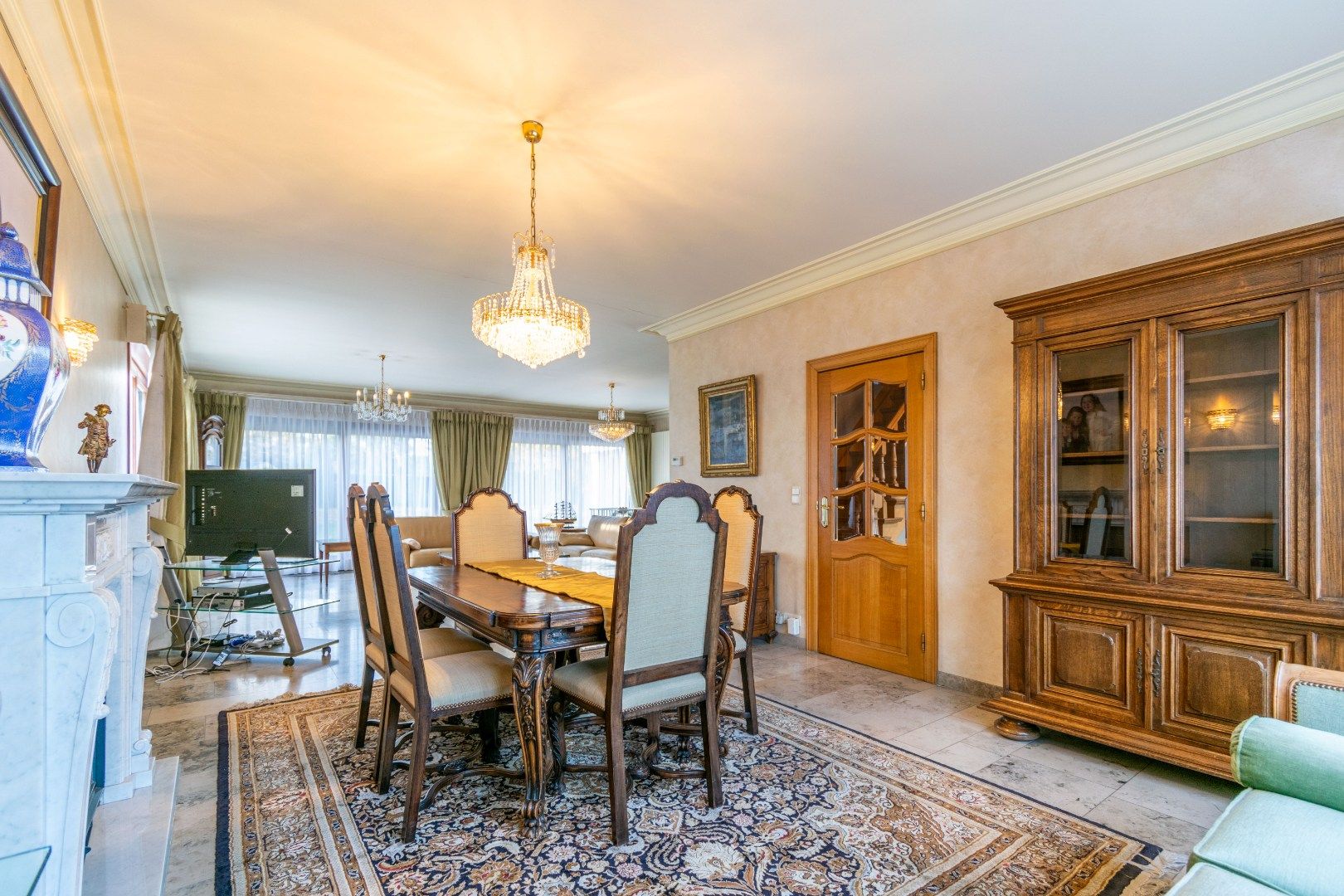 Goed gelegen ruime villa (+-400m²) met 6 slaapkamers  foto 2