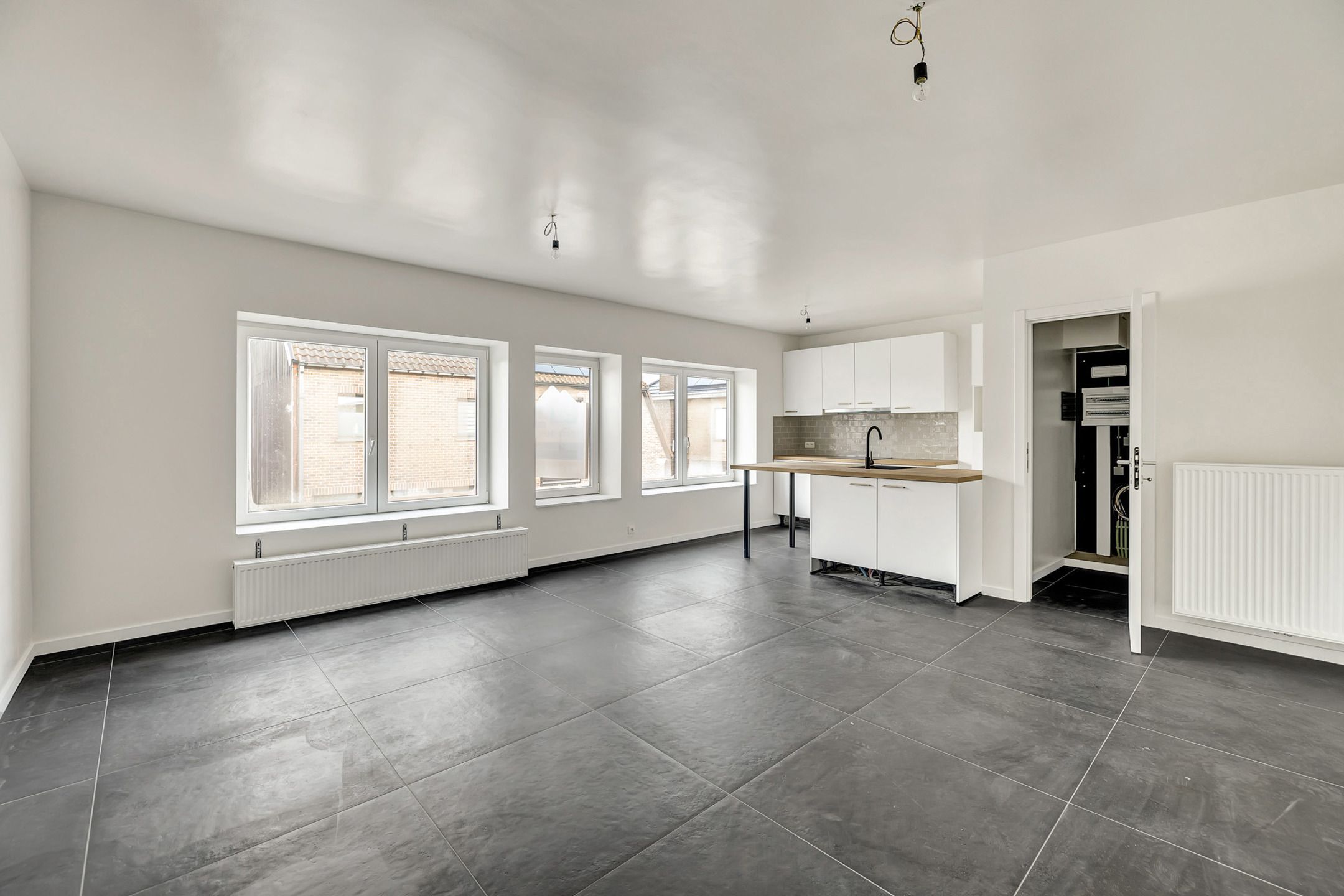 Totaal gerenoveerd appartement met 2 slpks en garage foto 7