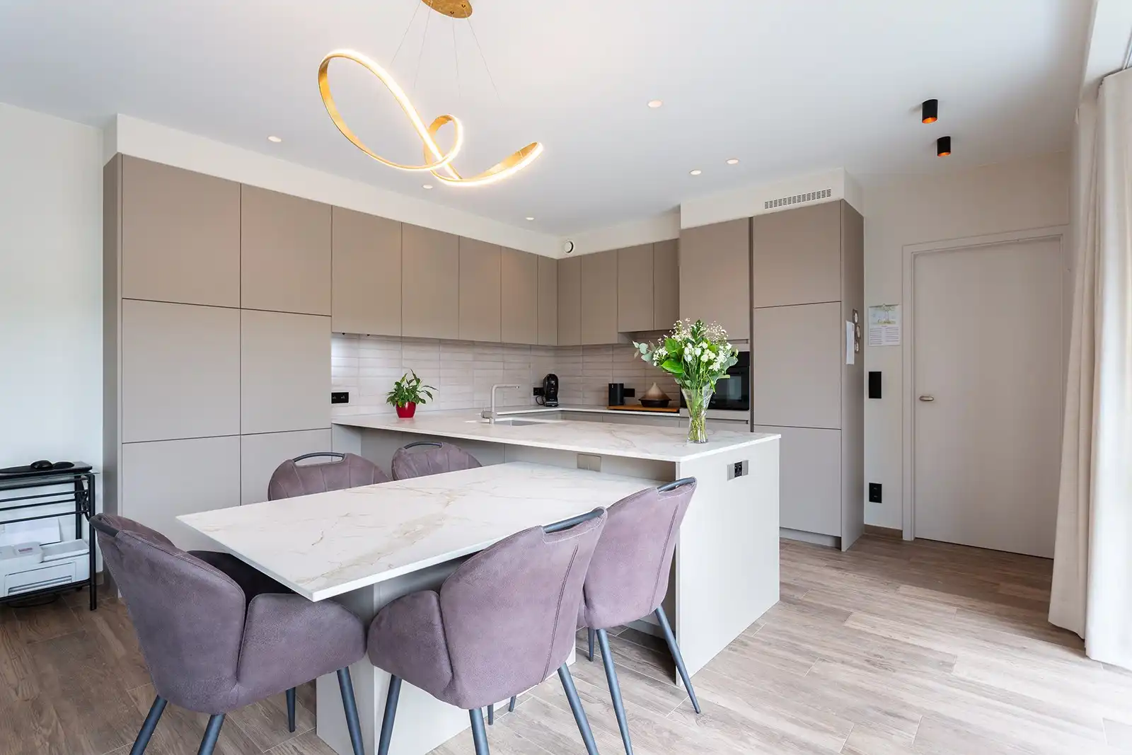 Stijlvol nieuwbouwappartement in idyllisch binnengebied foto 11