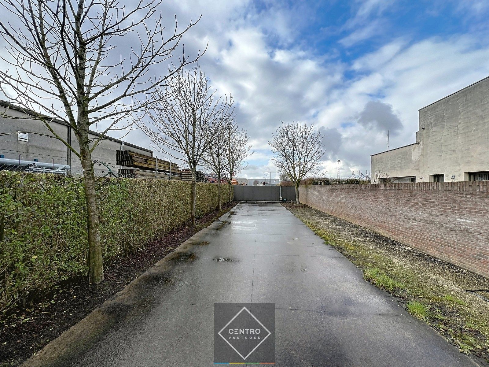 Instapklaar BEDRIJFSGEBOUW bestaande uit een geïsoleerd MAGAZIJN (± 2.935m²) met KANTOORGEBOUW (± 305m²). Ruim verhard buitenterrein én 2 rolbruggen. Op industriezone te Houthulst. foto 23