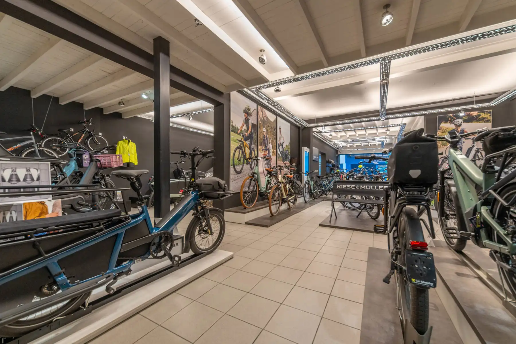 Centraal gelegen handelswoonst te Niel. foto 4