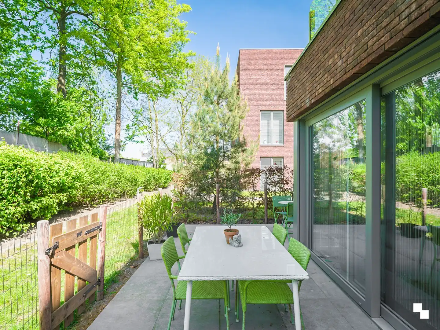 Gelijkvloers appartement omgeven door groen aan de Sint-Denijskerk foto 12