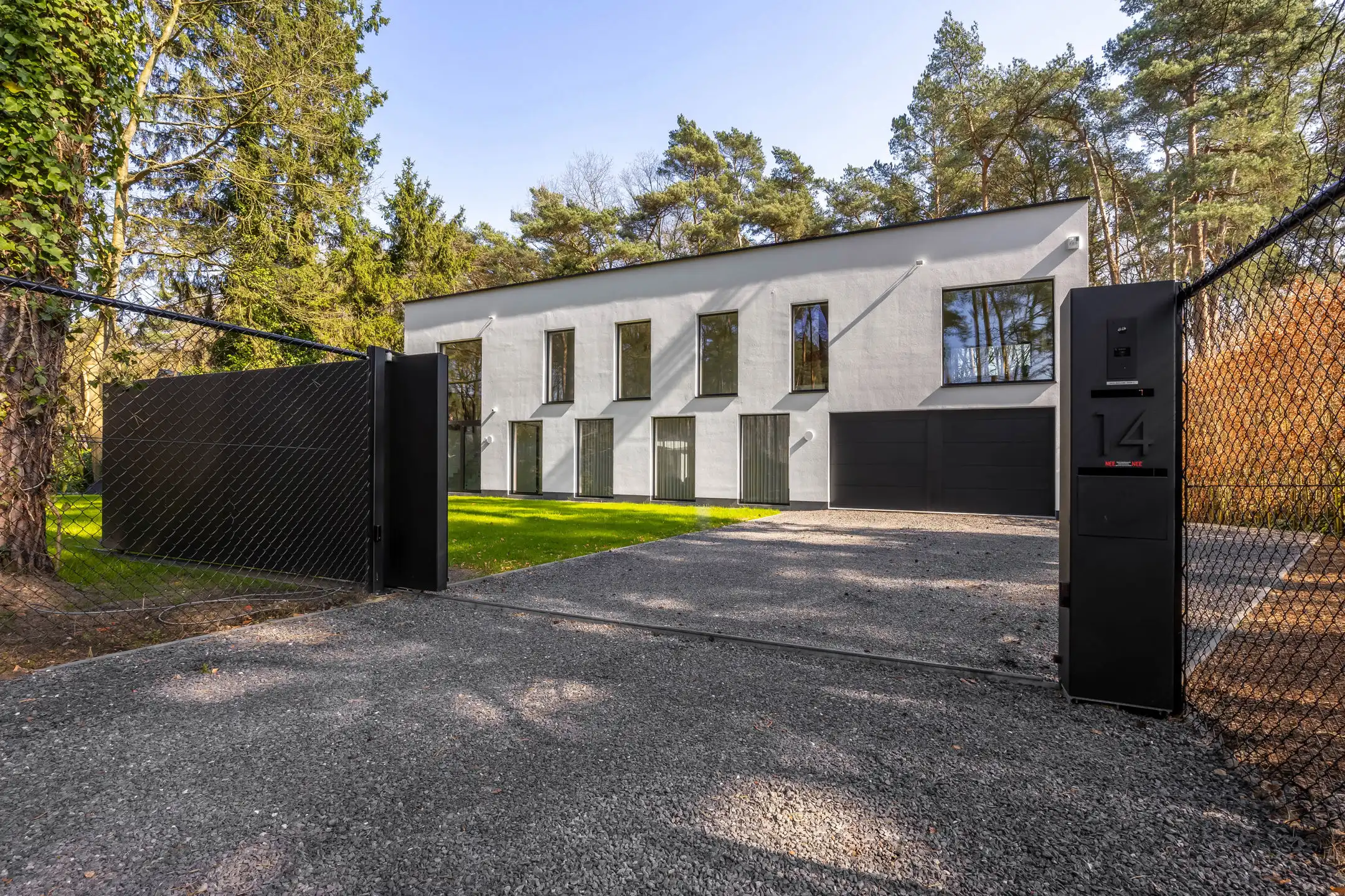 Exclusieve moderne villa waar natuur en perfectie samenkomen foto 2